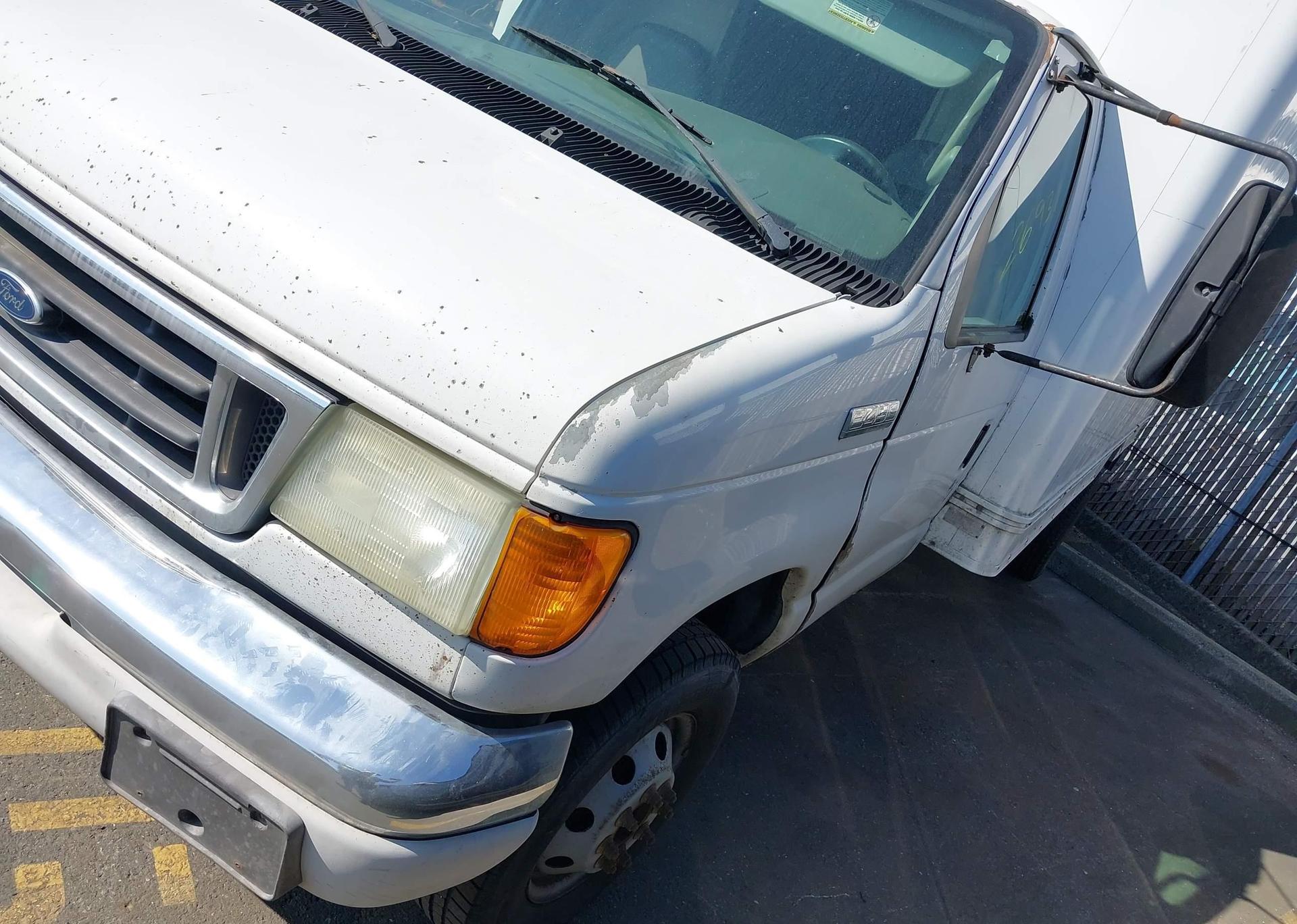 2006 FORD ECONOLINE E450 SUPER DUTY CUTWY VAN