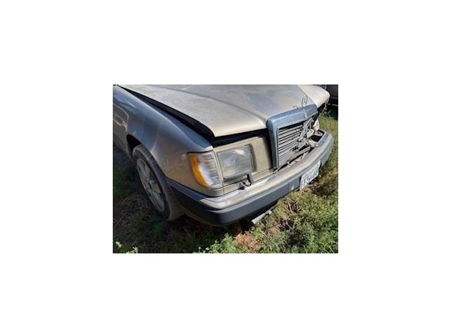 1990 MERCEDES-BENZ 300 E