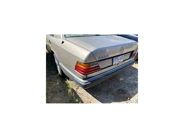 1990 MERCEDES-BENZ 300 E