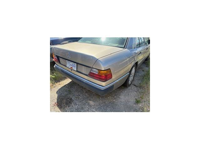 1990 MERCEDES-BENZ 300 E