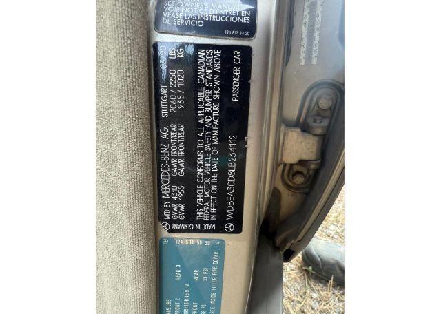 1990 MERCEDES-BENZ 300 E