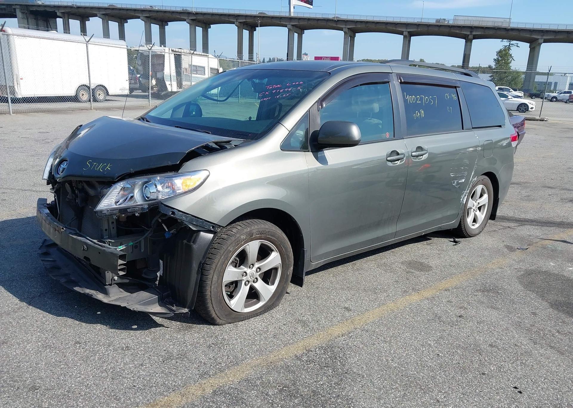 2012 TOYOTA SIENNA LE