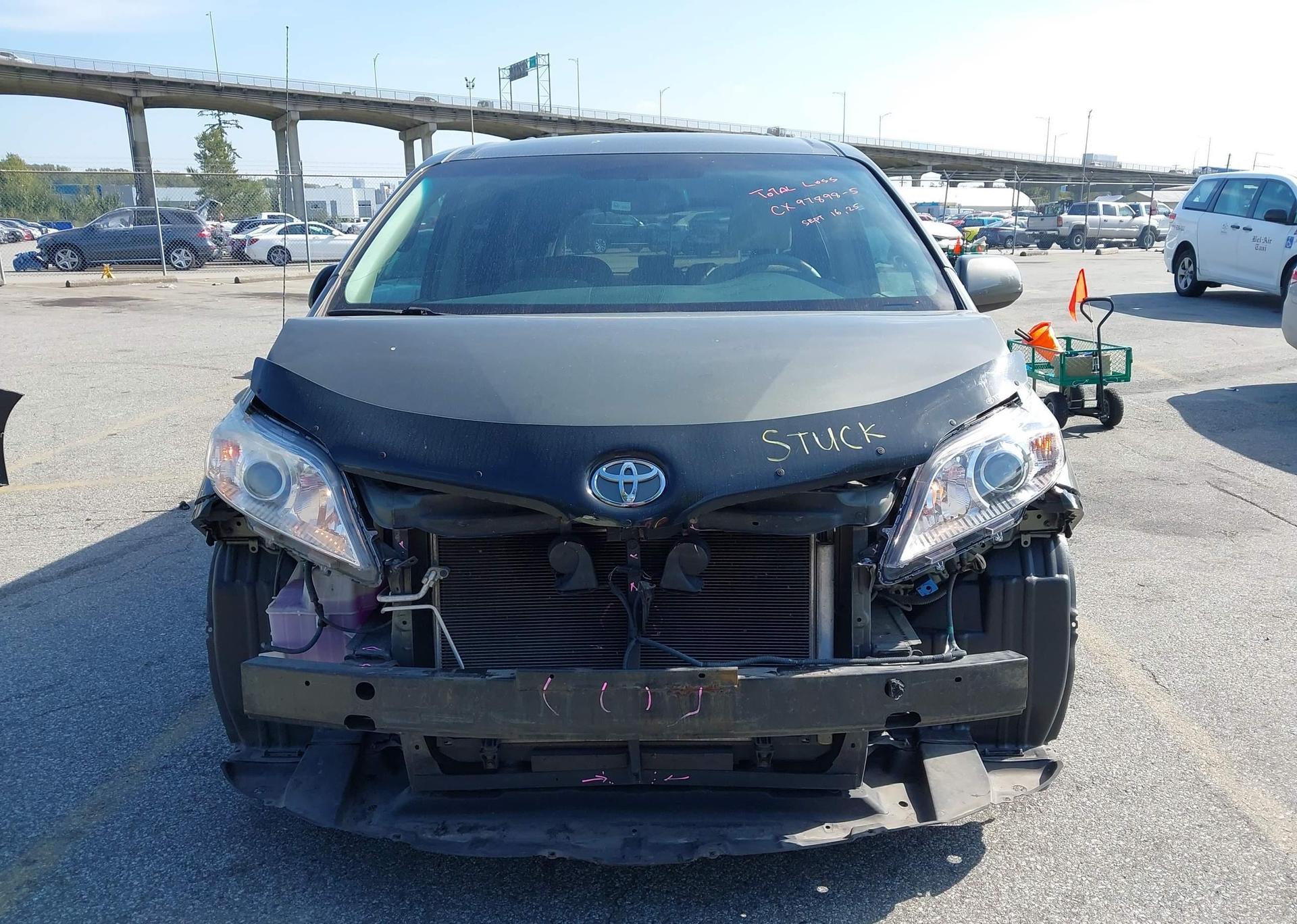 2012 TOYOTA SIENNA LE