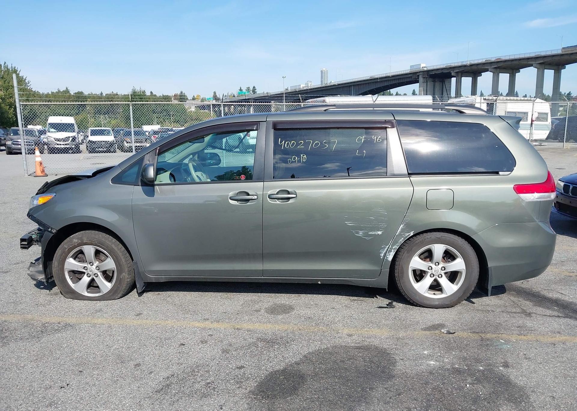 2012 TOYOTA SIENNA LE
