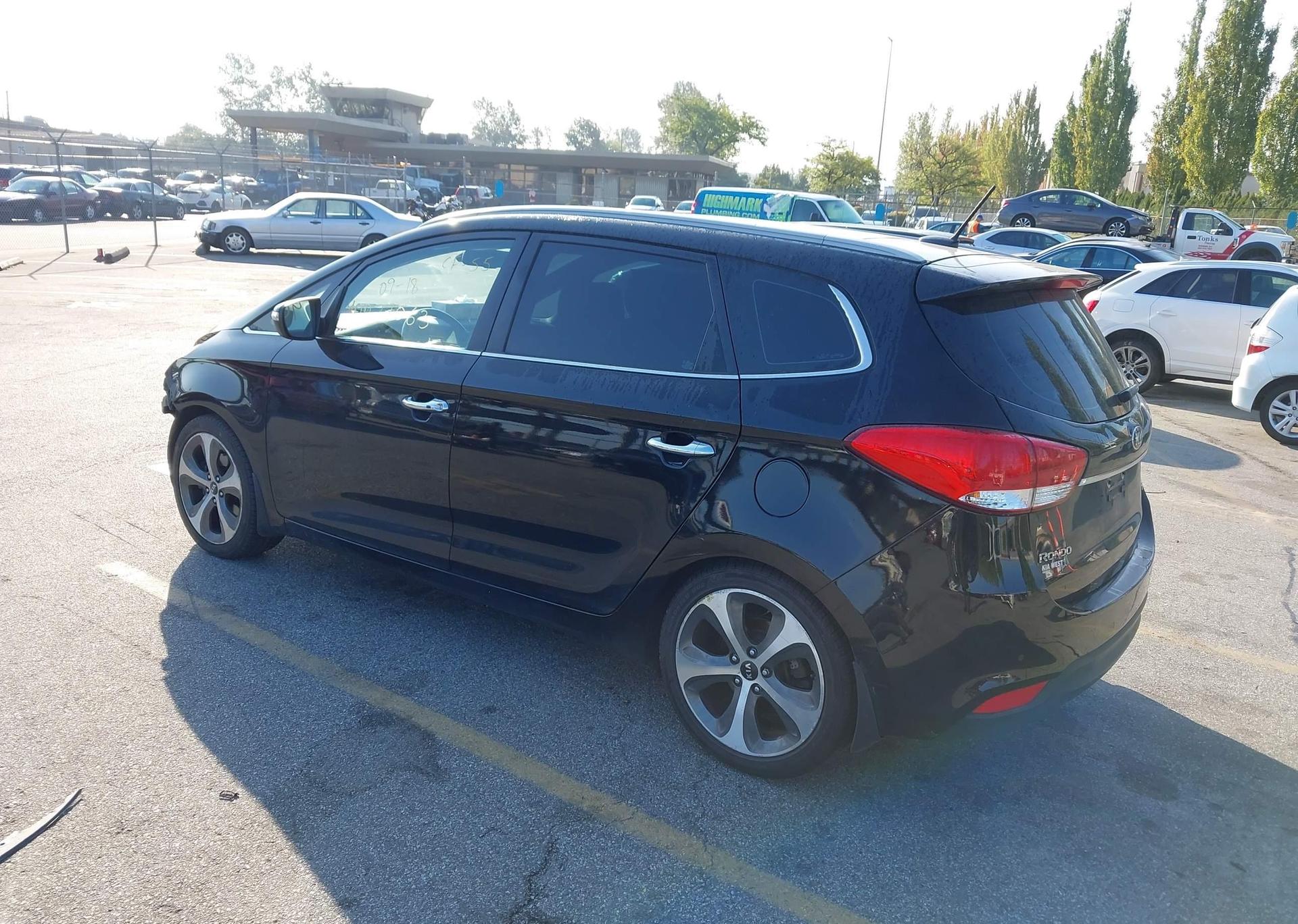 2016 KIA RONDO