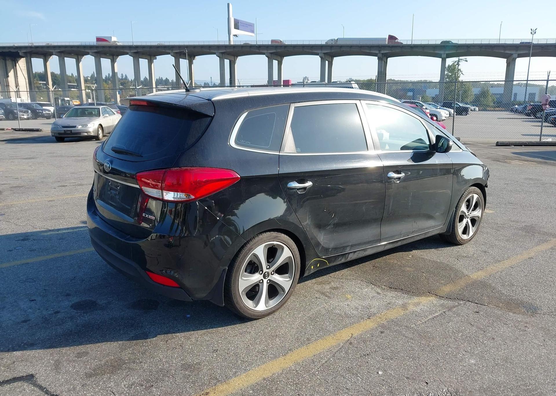 2016 KIA RONDO