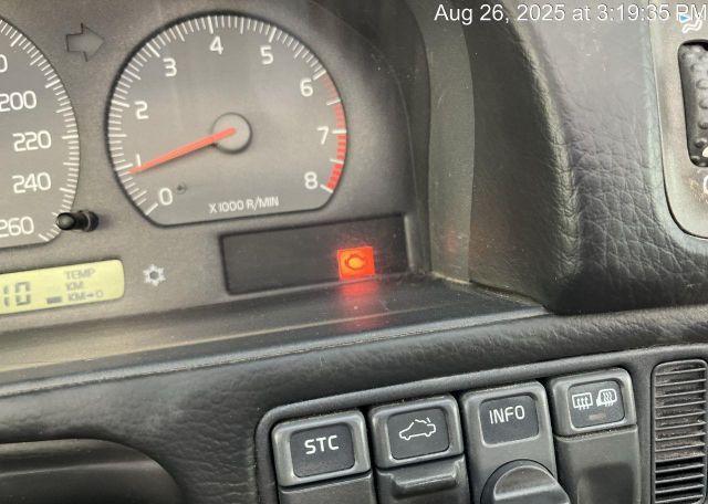 2000 VOLVO C70