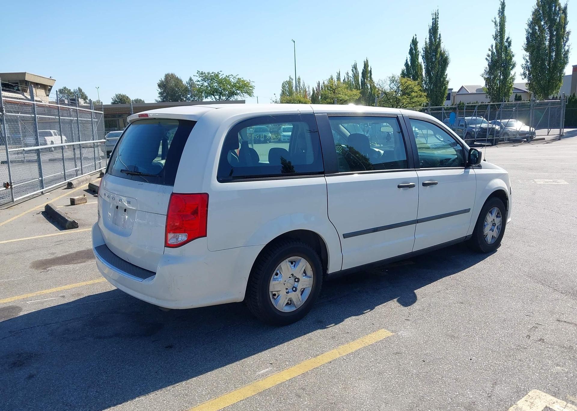 2012 DODGE GRAND CARAVAN SE
