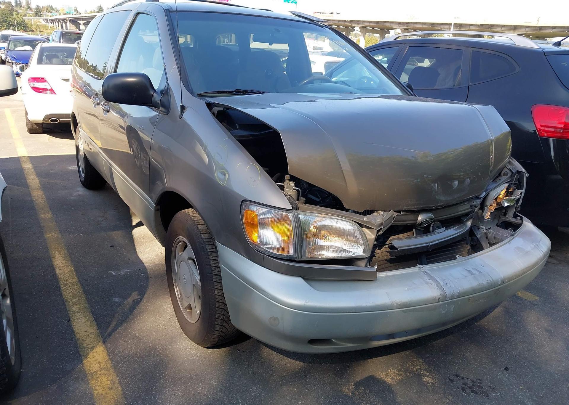 1999 TOYOTA SIENNA LE