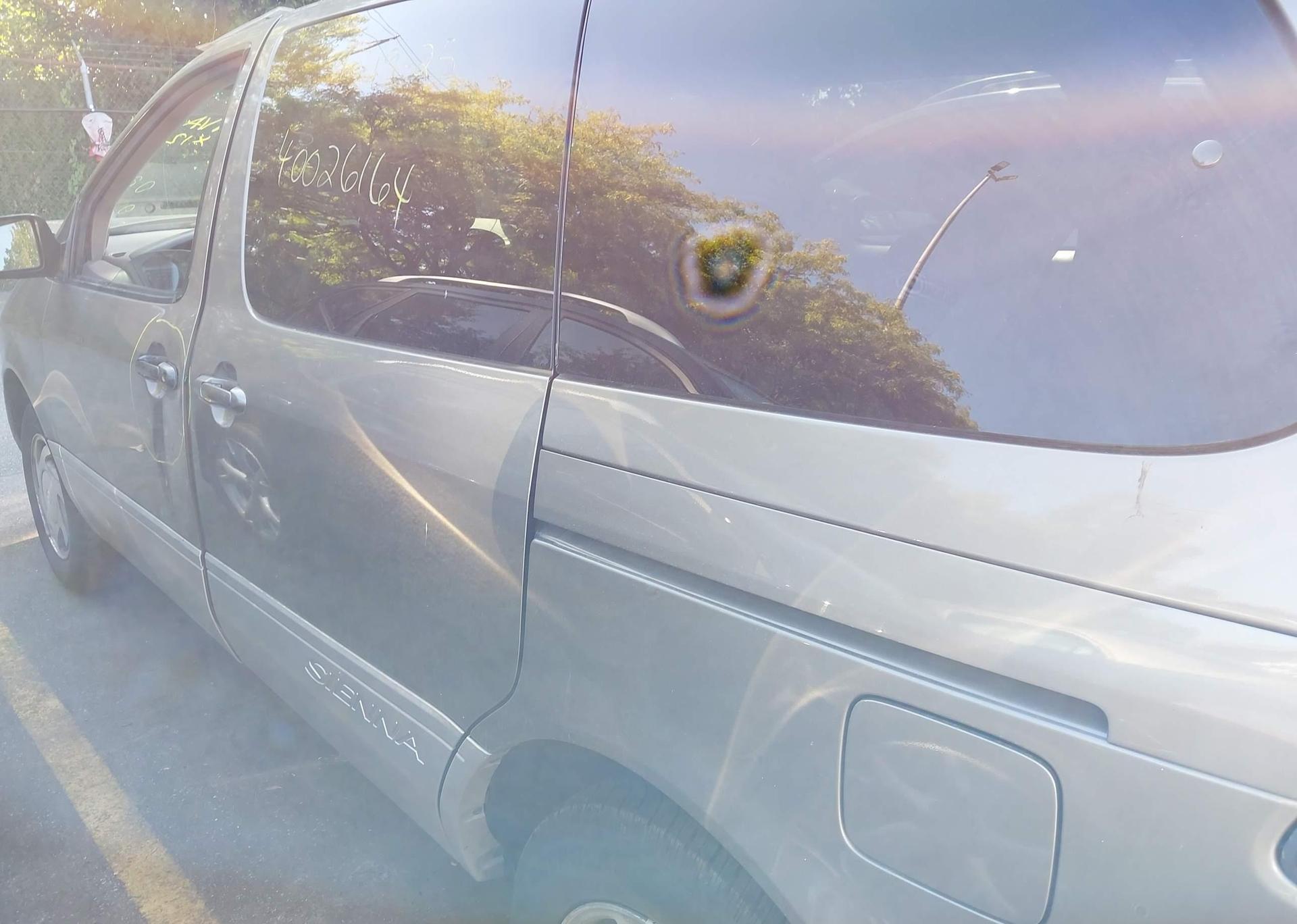 1999 TOYOTA SIENNA LE