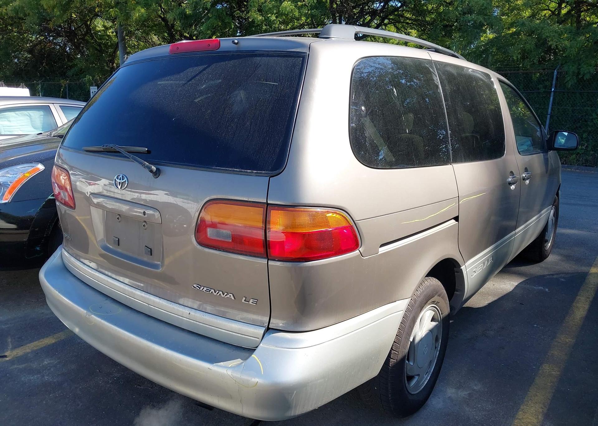 1999 TOYOTA SIENNA LE