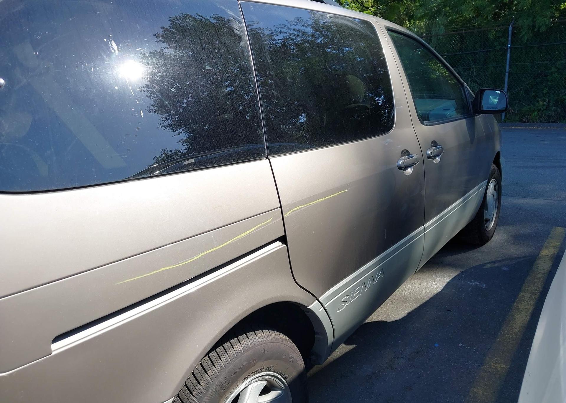 1999 TOYOTA SIENNA LE