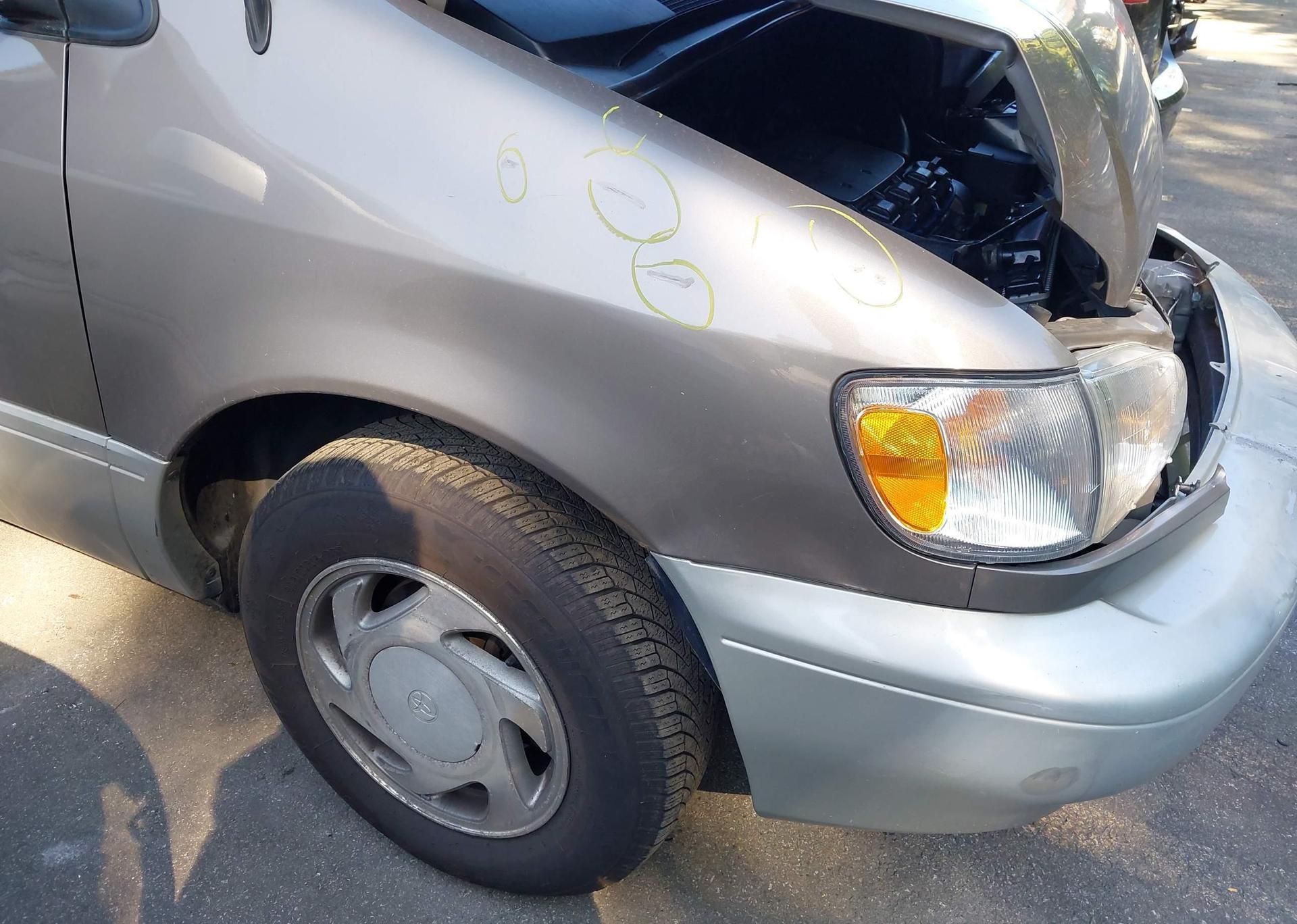 1999 TOYOTA SIENNA LE