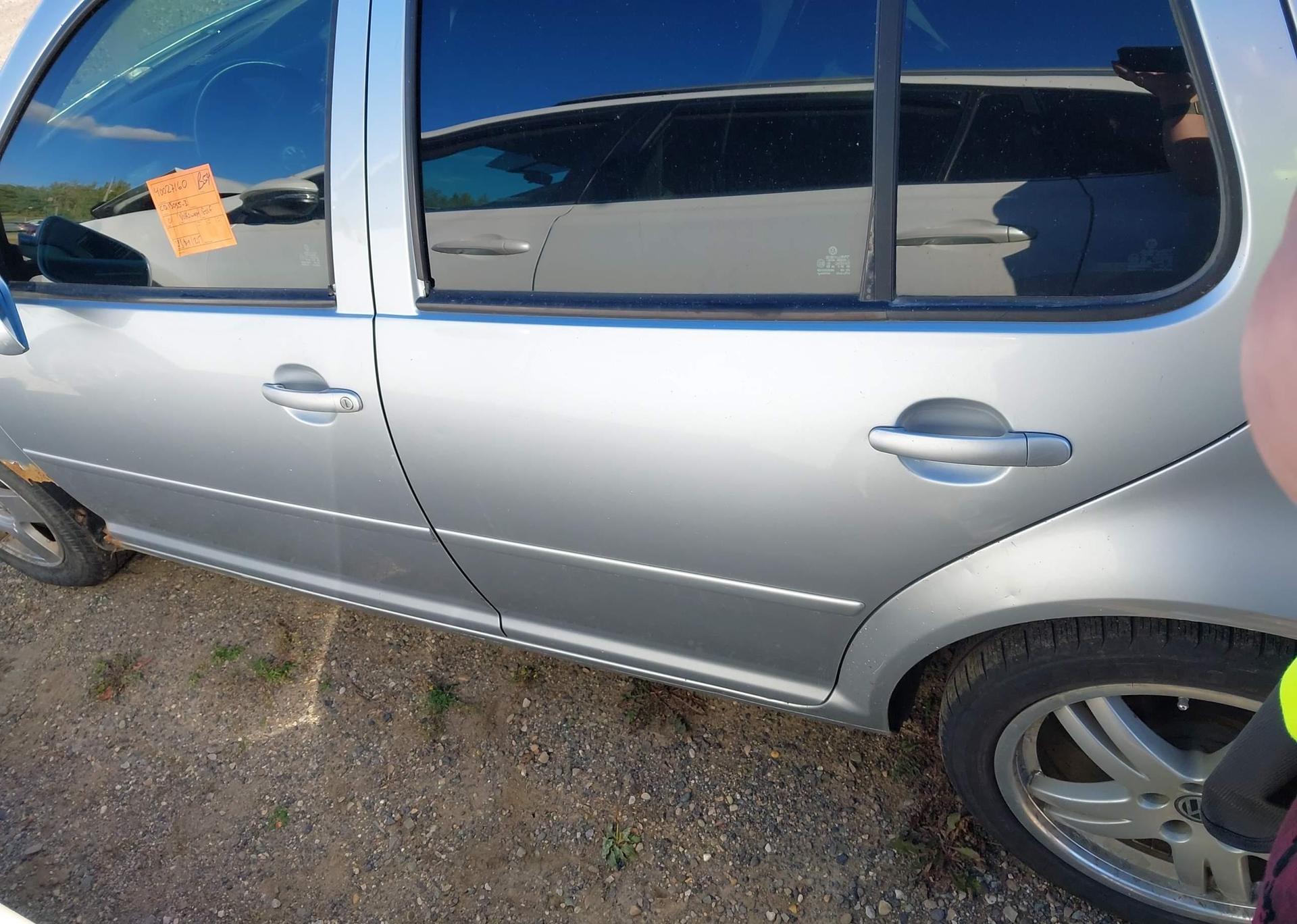 2001 VOLKSWAGEN GOLF