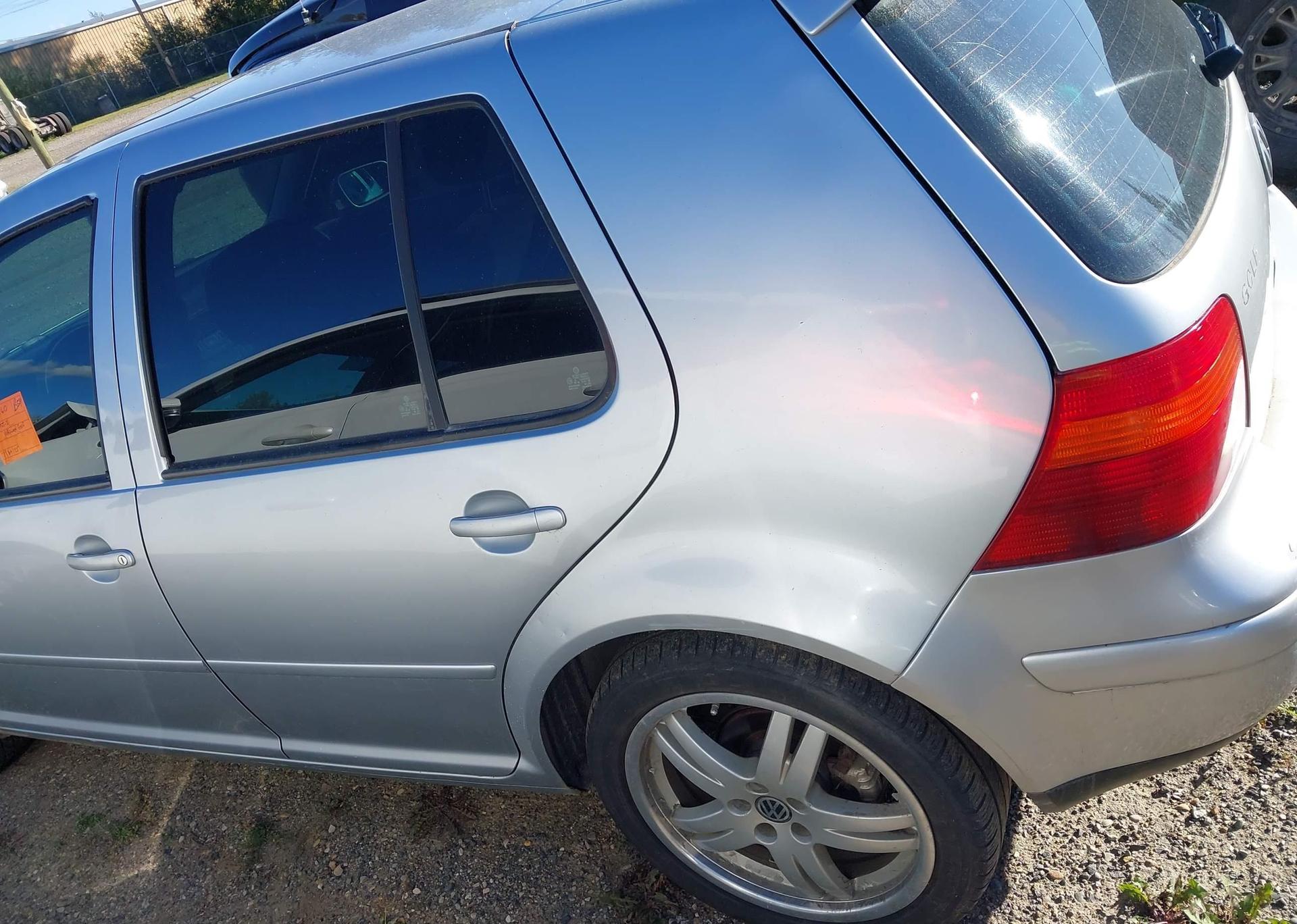 2001 VOLKSWAGEN GOLF