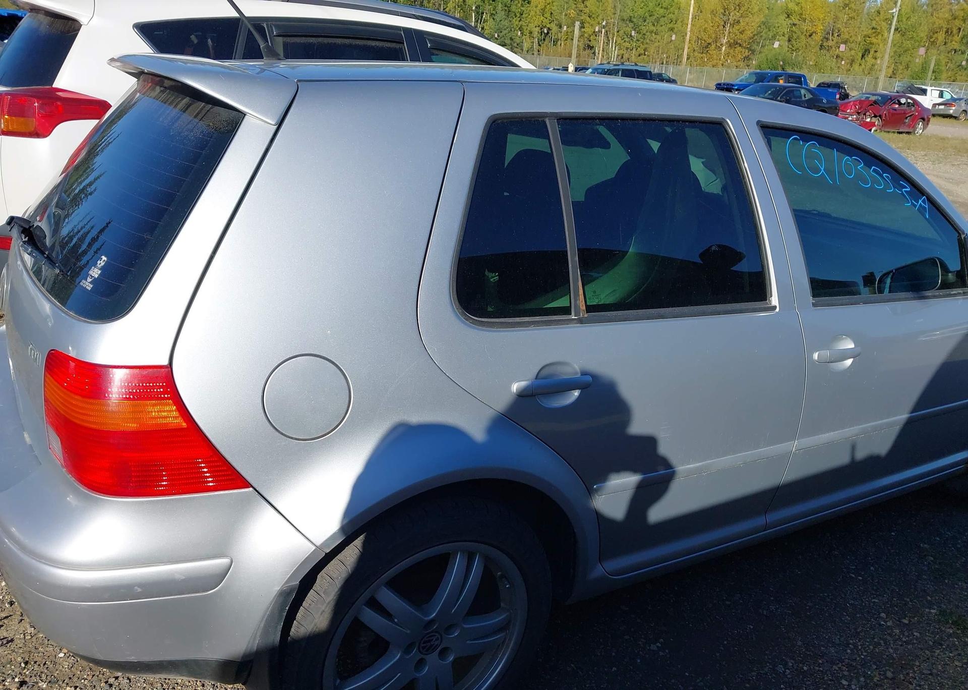 2001 VOLKSWAGEN GOLF