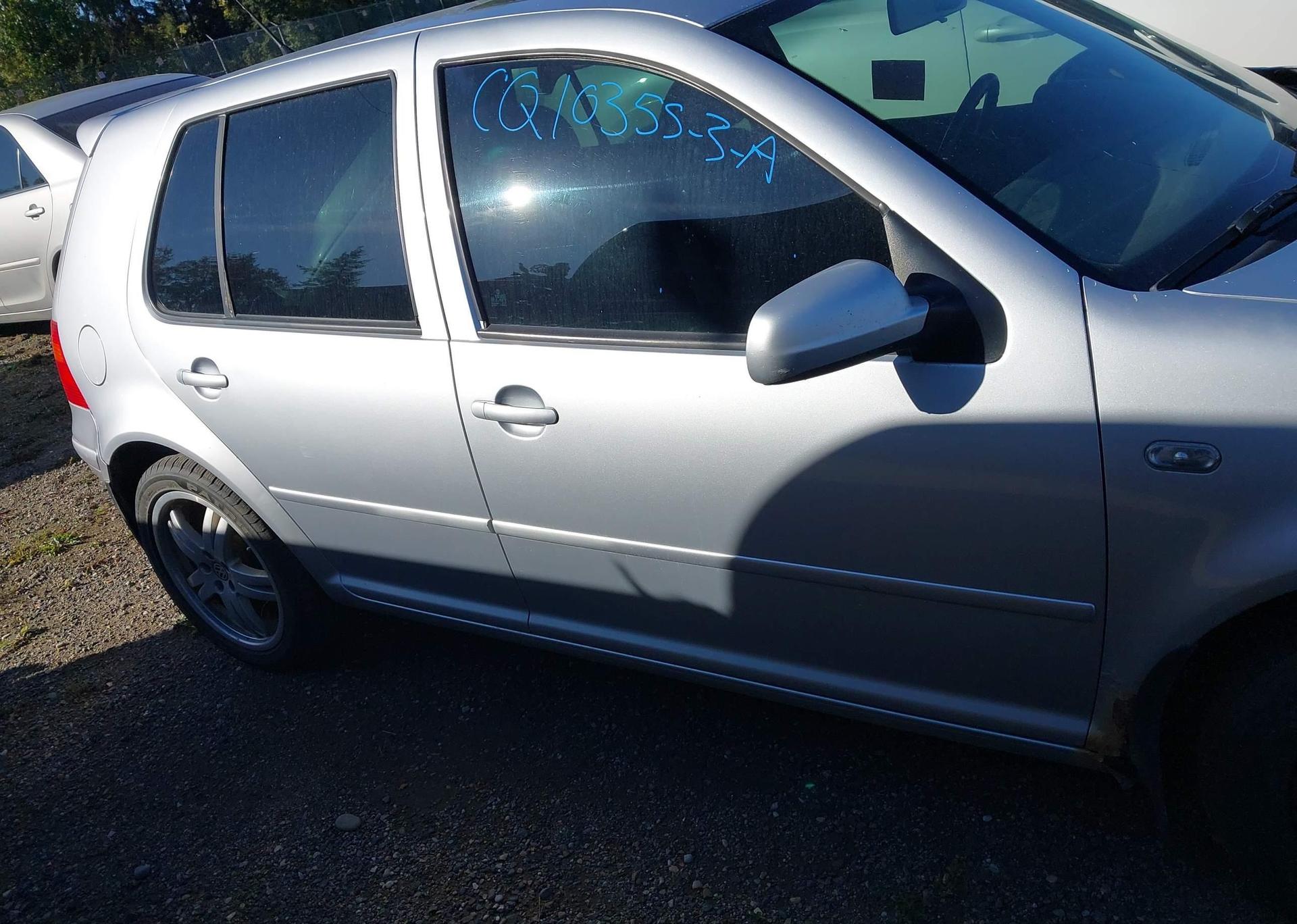 2001 VOLKSWAGEN GOLF