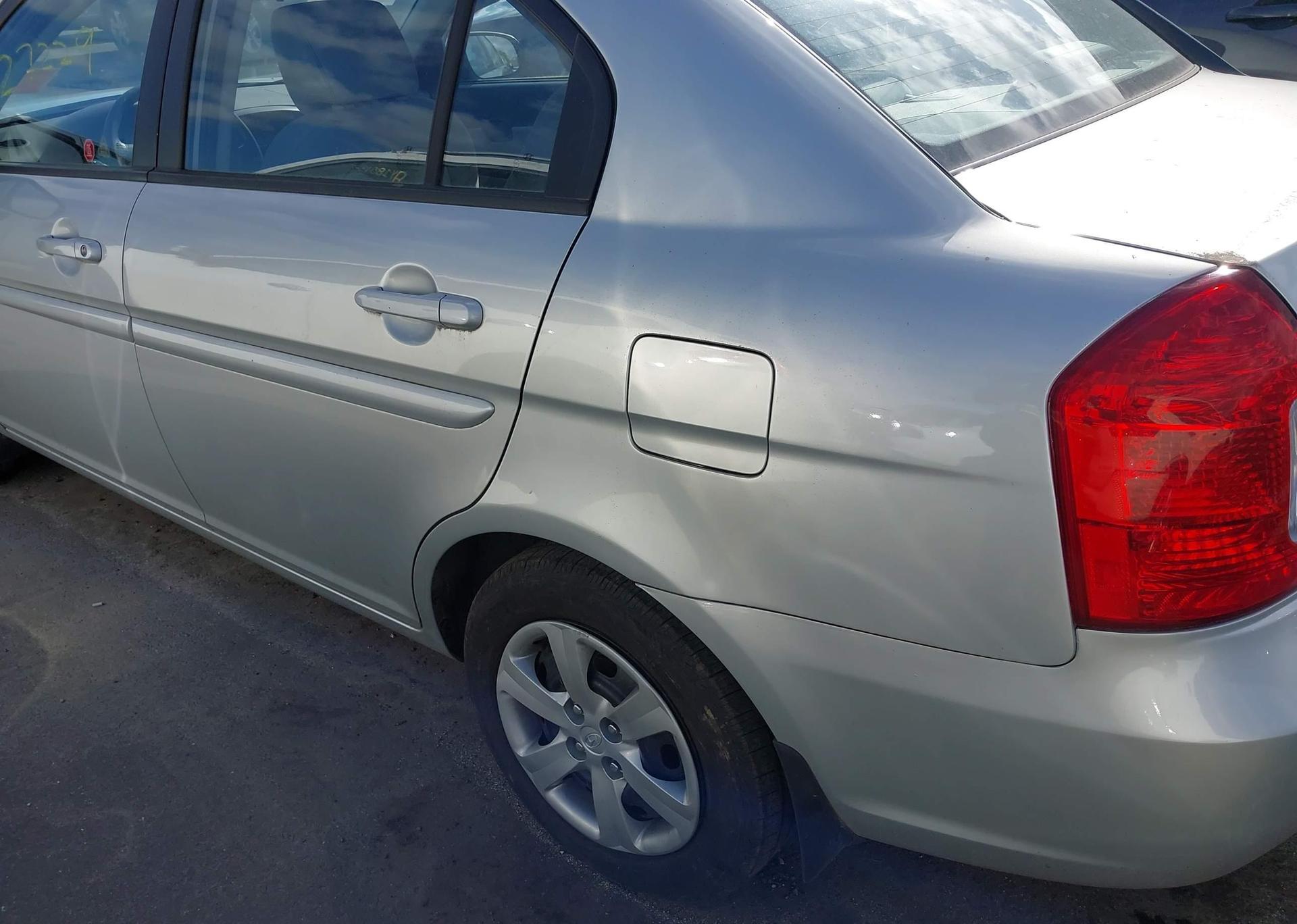 2010 HYUNDAI ACCENT GLS