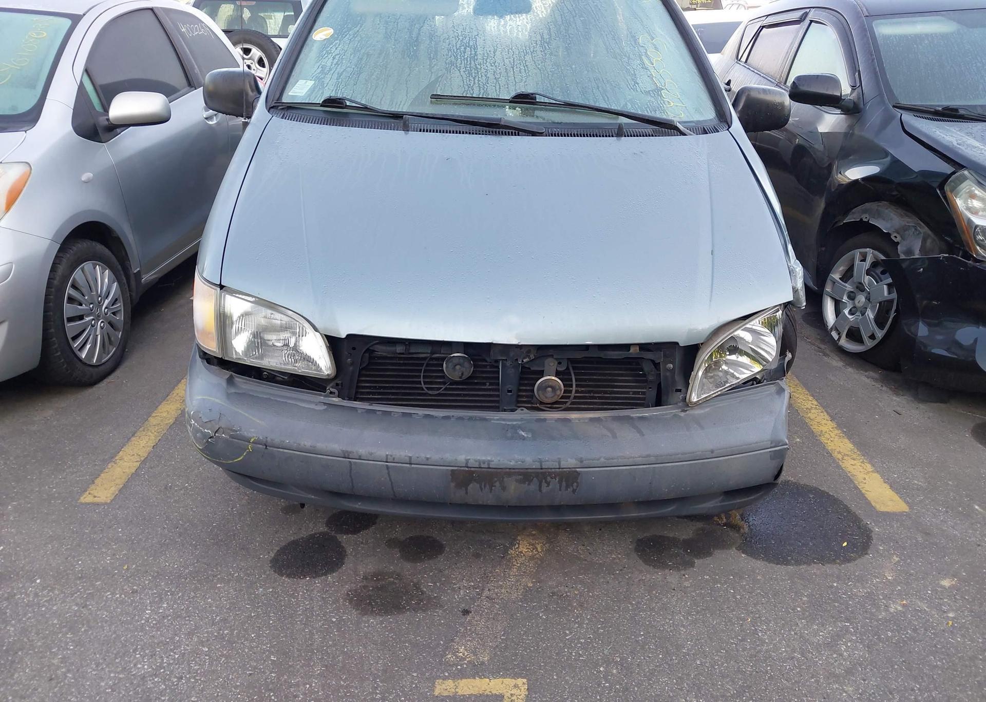2000 TOYOTA SIENNA CE