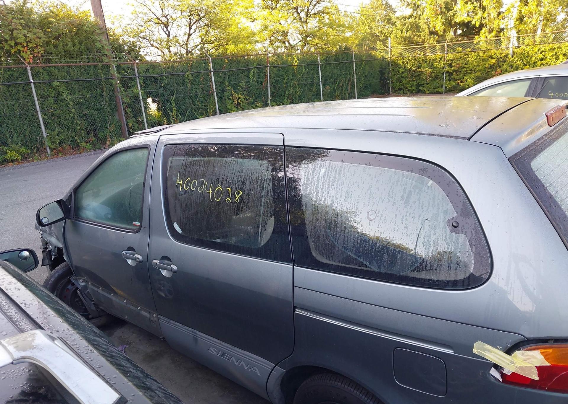 2000 TOYOTA SIENNA CE