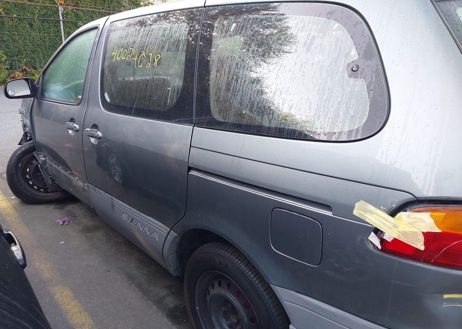 2000 TOYOTA SIENNA CE