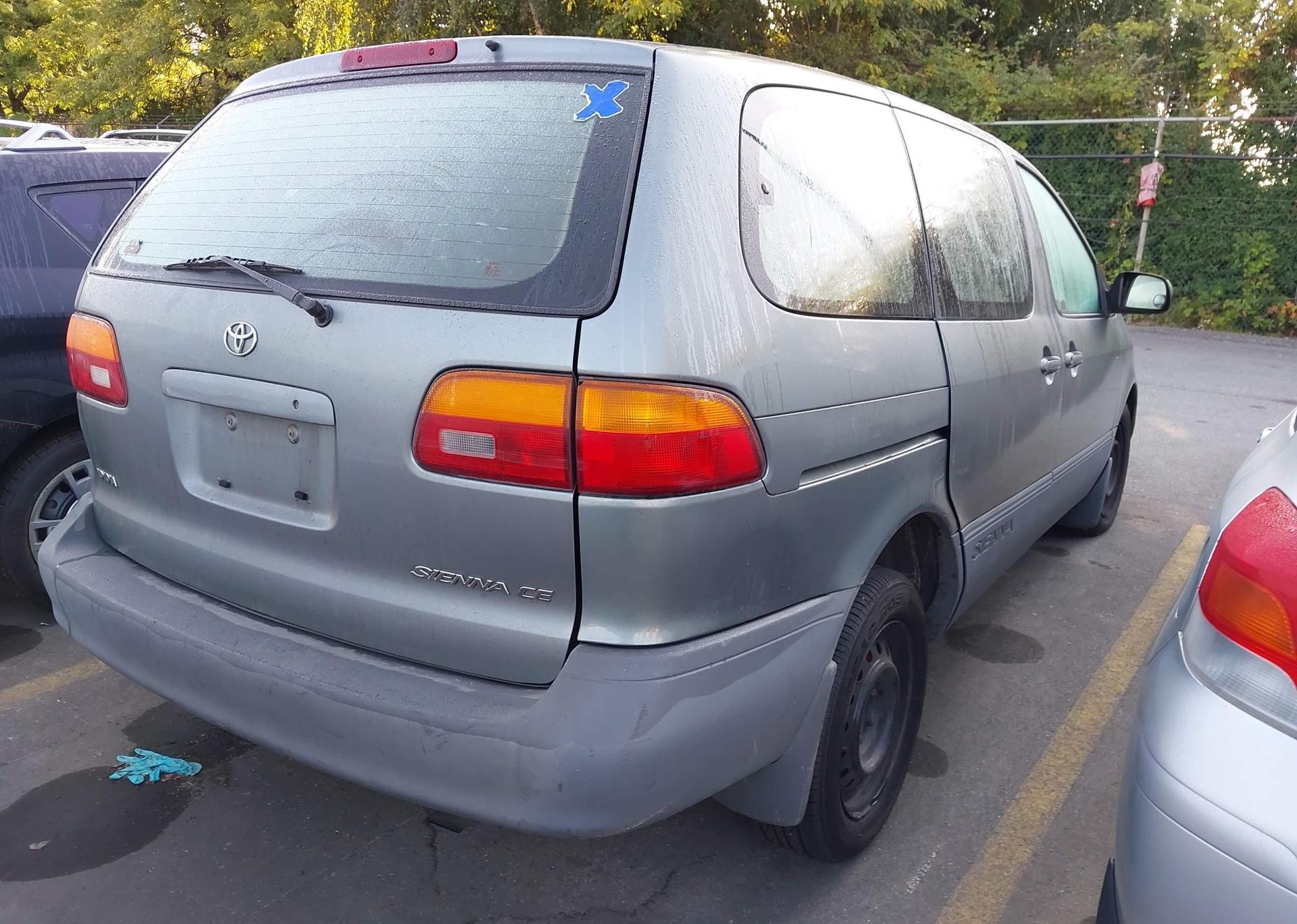 2000 TOYOTA SIENNA CE