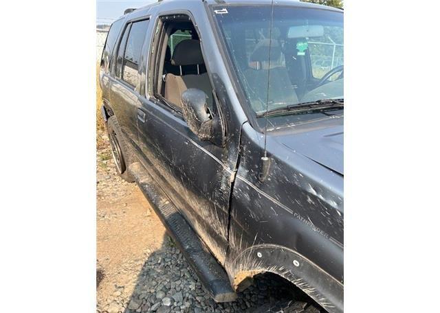 2004 NISSAN PATHFINDER LE