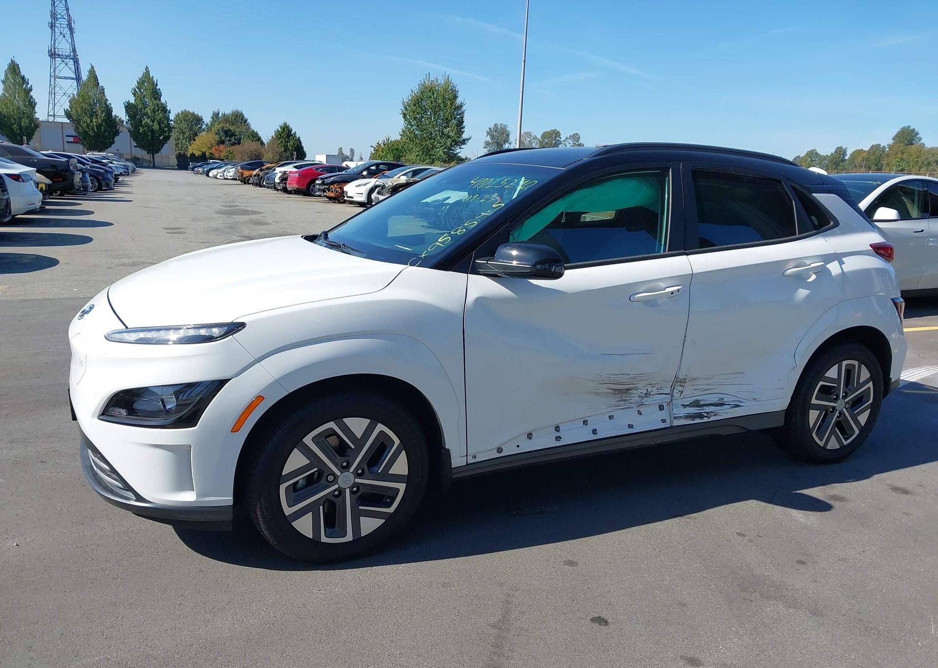 2023 HYUNDAI KONA SE