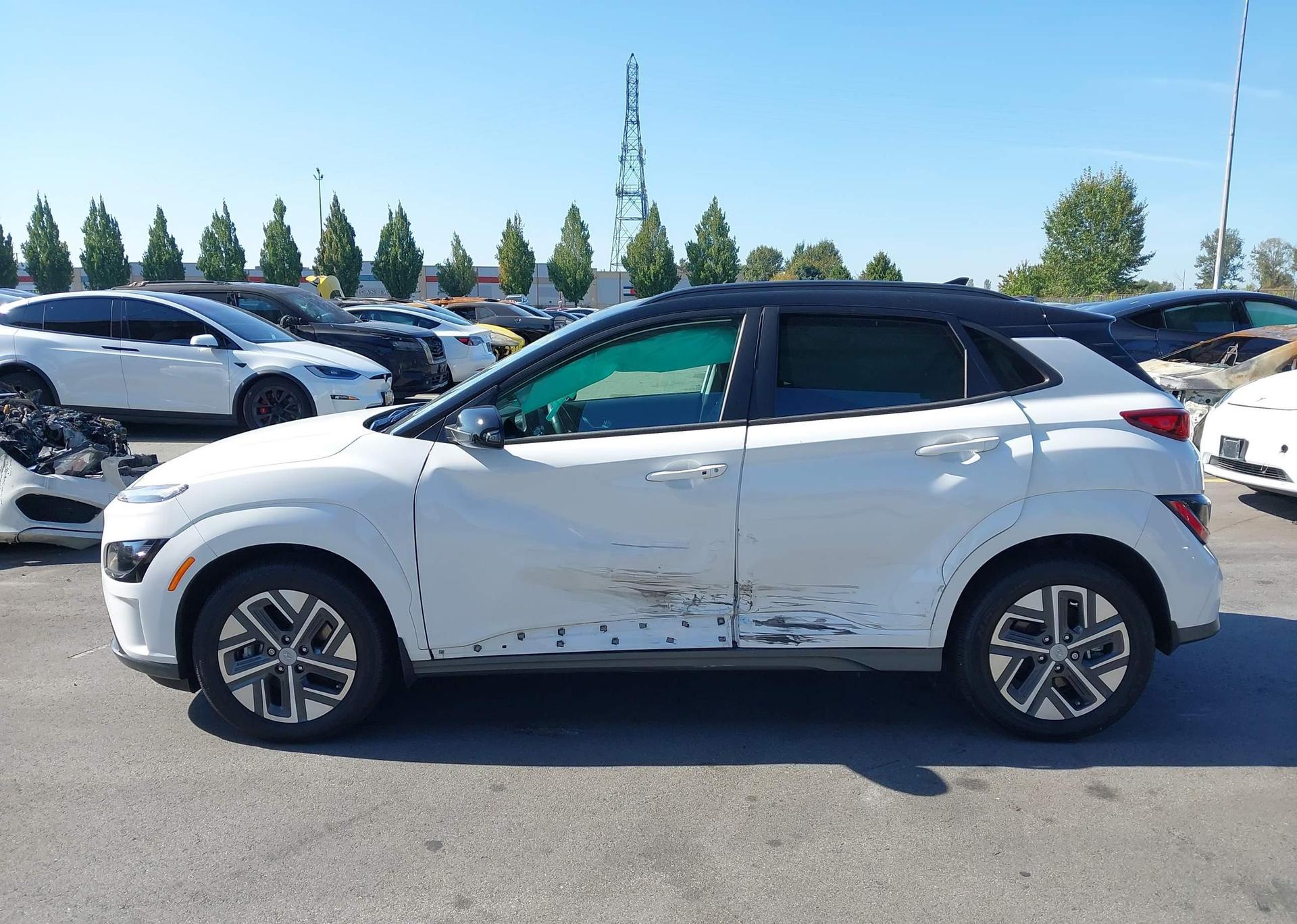 2023 HYUNDAI KONA SE