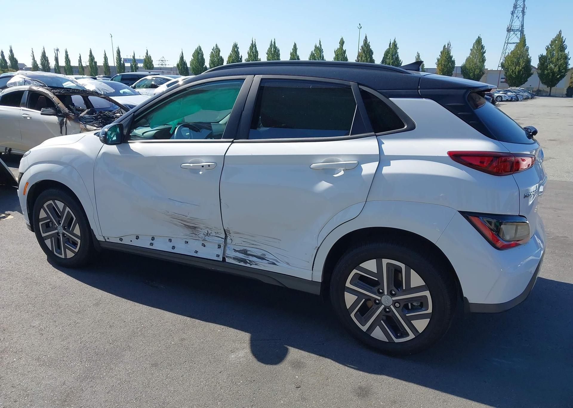 2023 HYUNDAI KONA SE