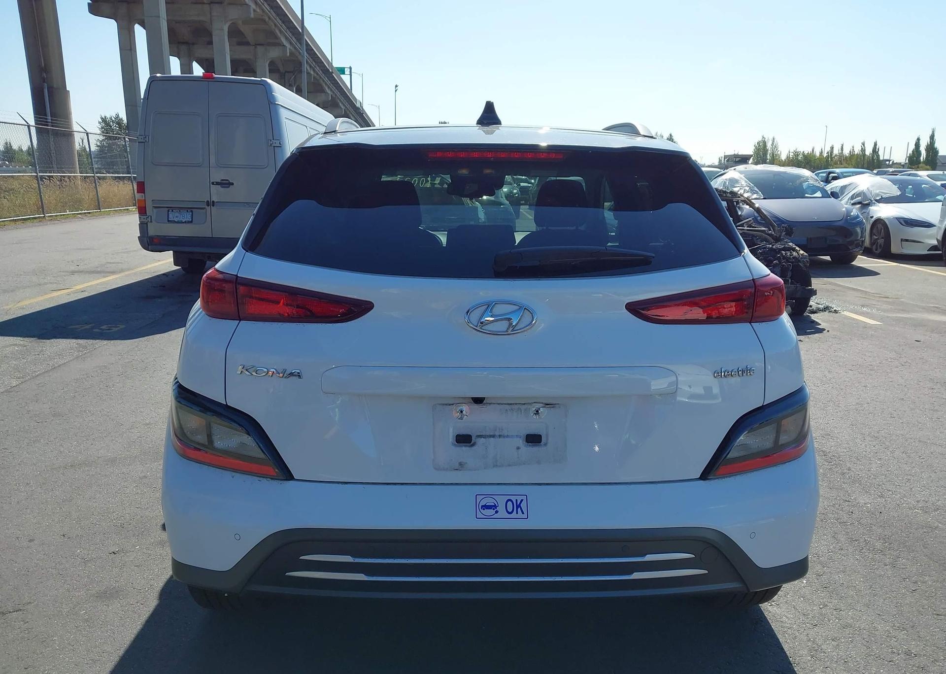 2023 HYUNDAI KONA SE