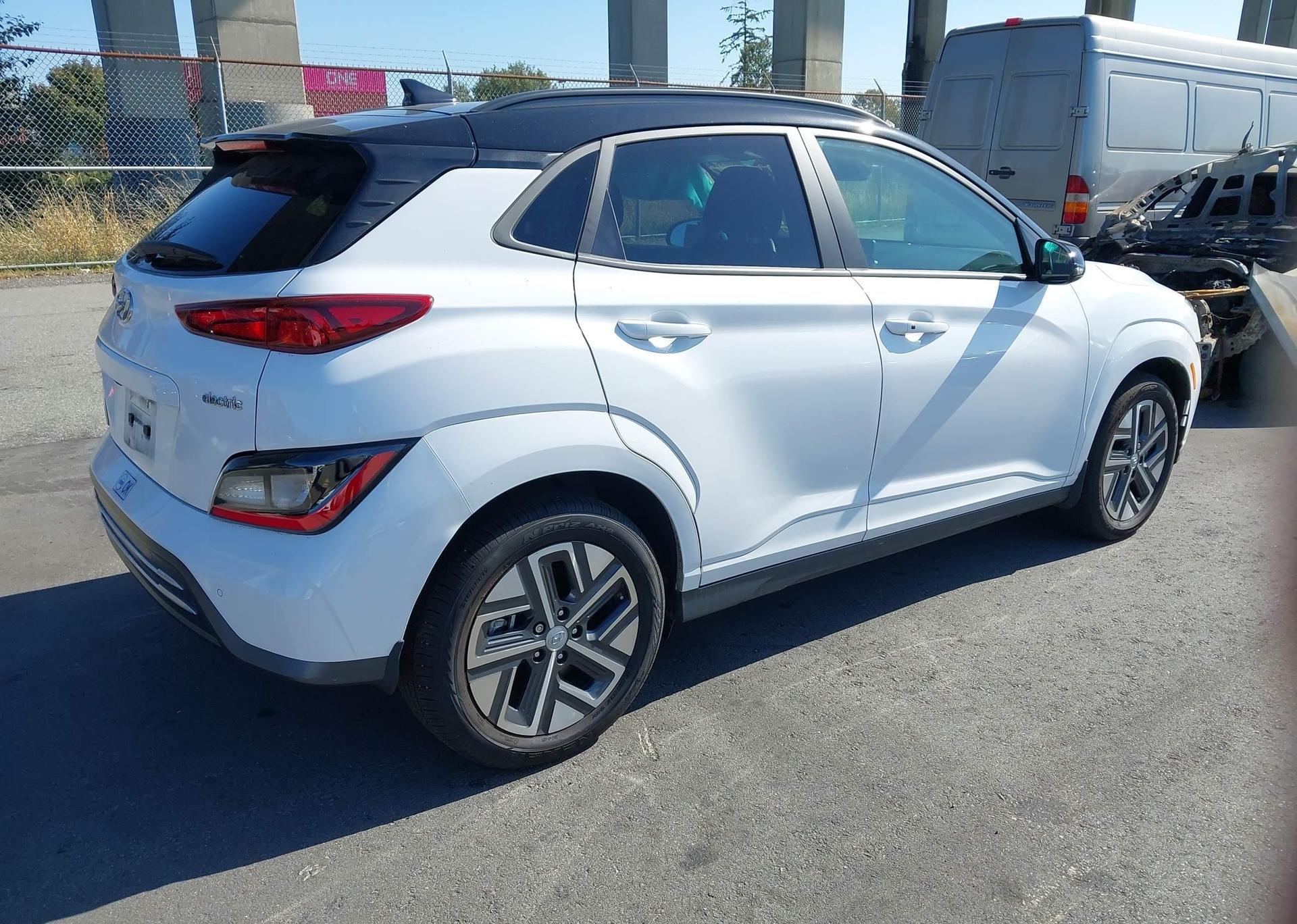 2023 HYUNDAI KONA SE