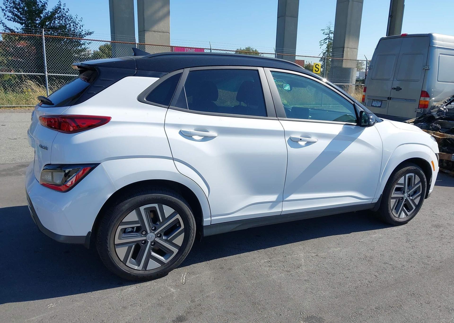 2023 HYUNDAI KONA SE