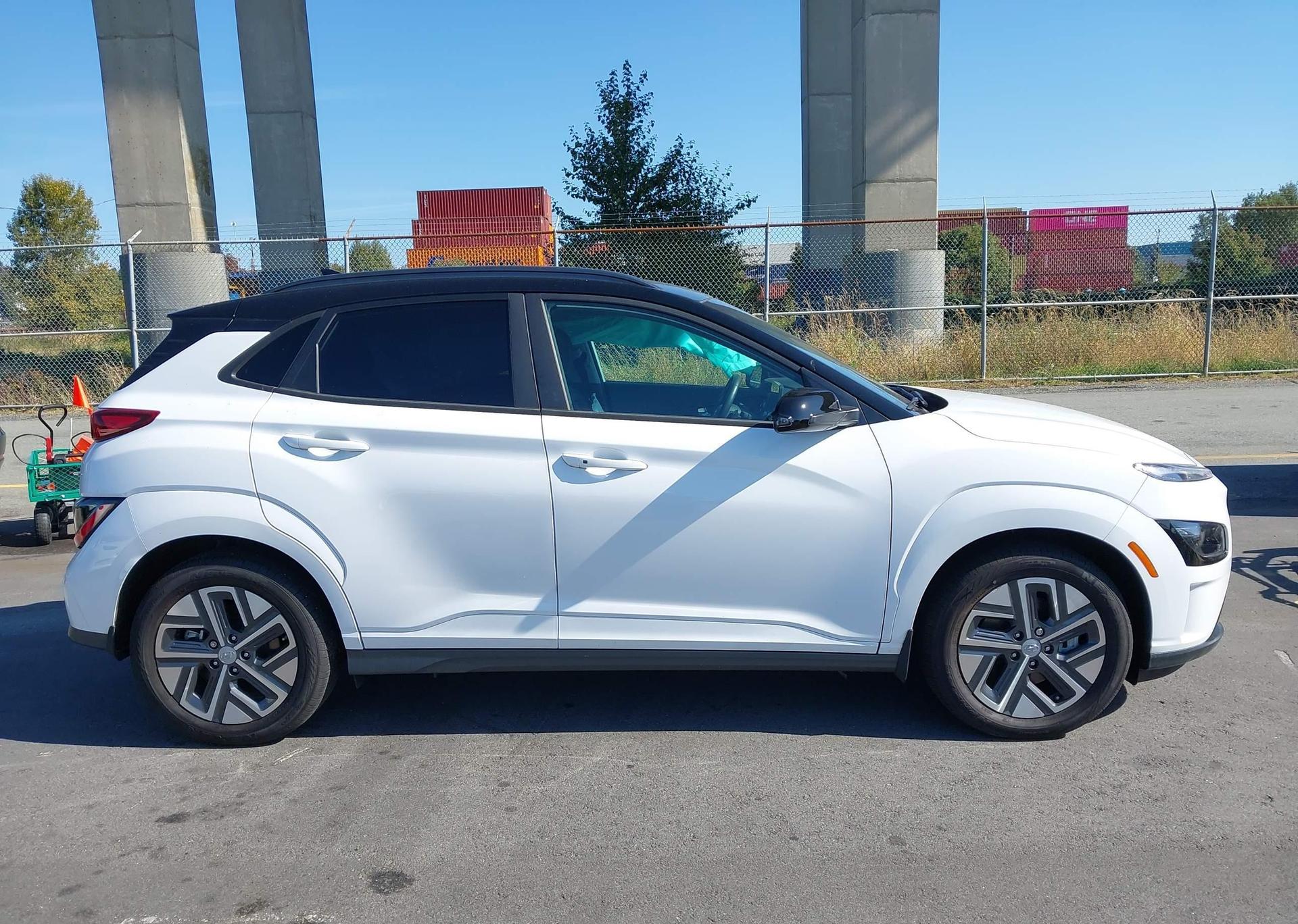 2023 HYUNDAI KONA SE