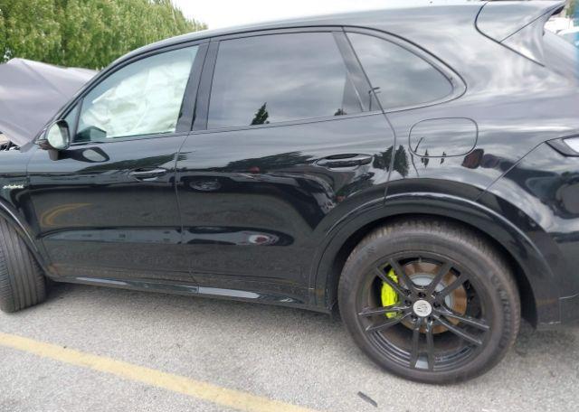 2024 PORSCHE CAYENNE E-HYBRID