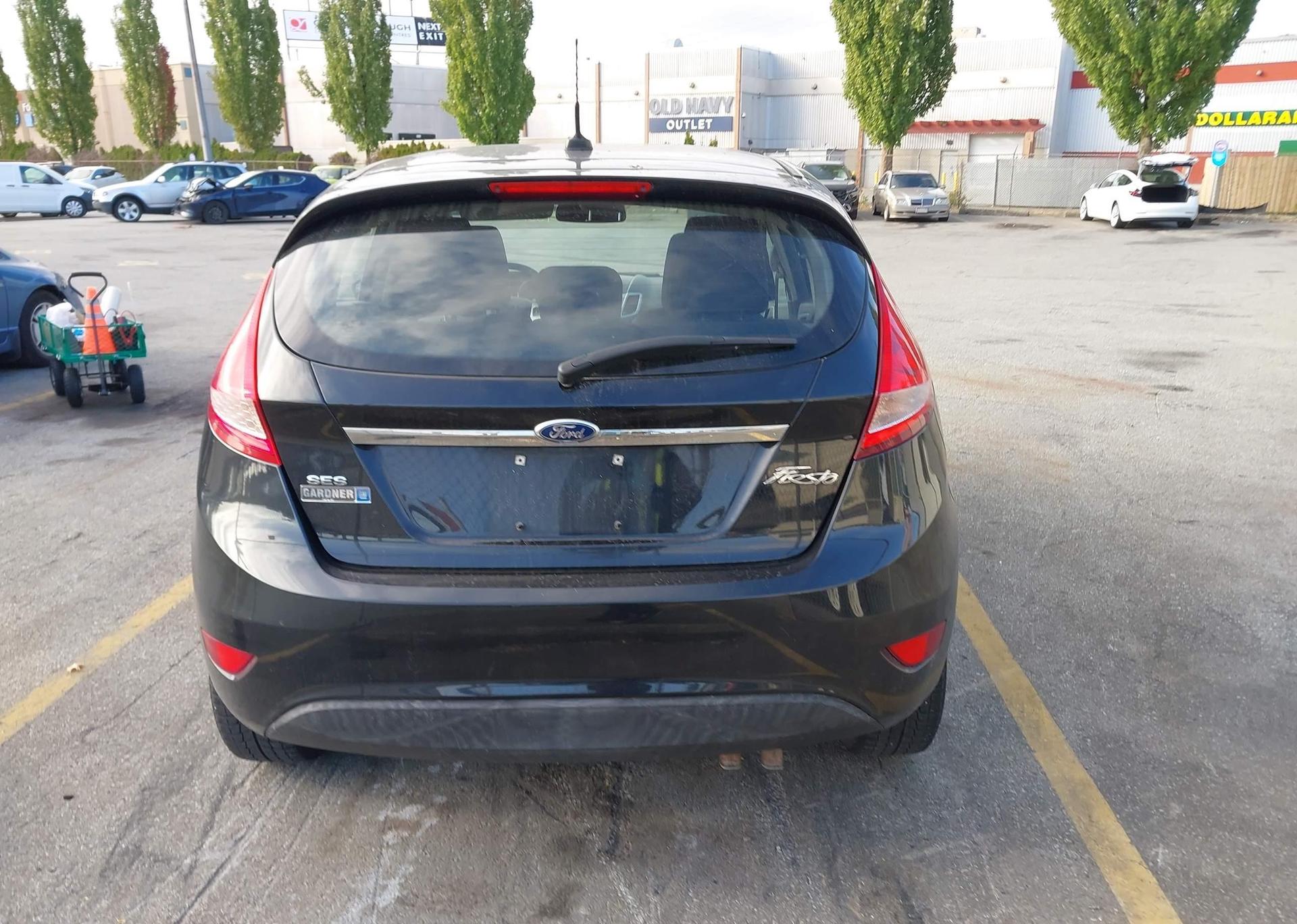 2011 FORD FIESTA SES
