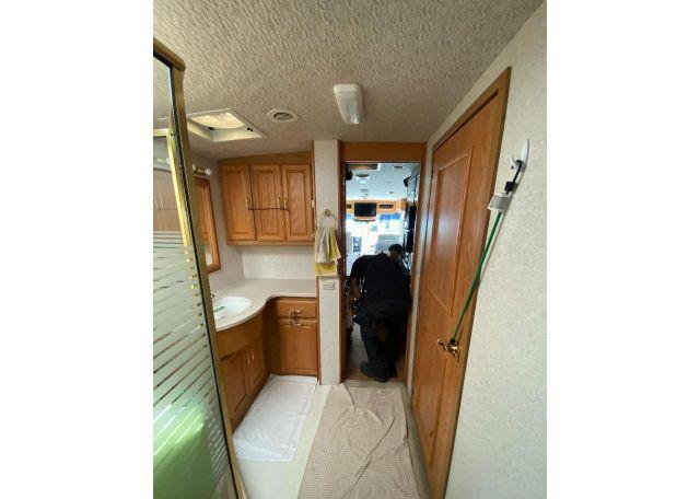 2003 WINNEBAGO JOURNEY