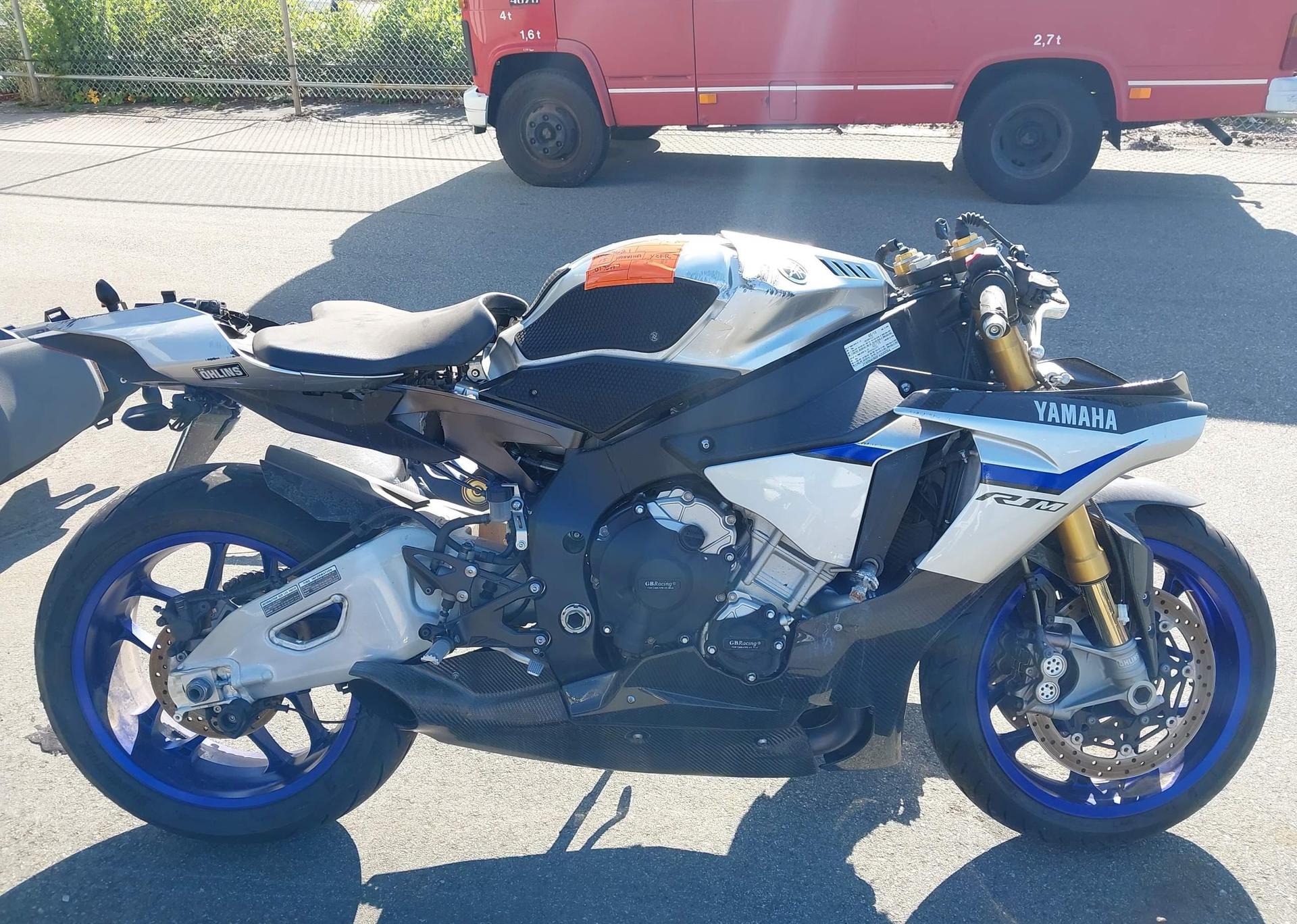 2015 YAMAHA YZFR1M