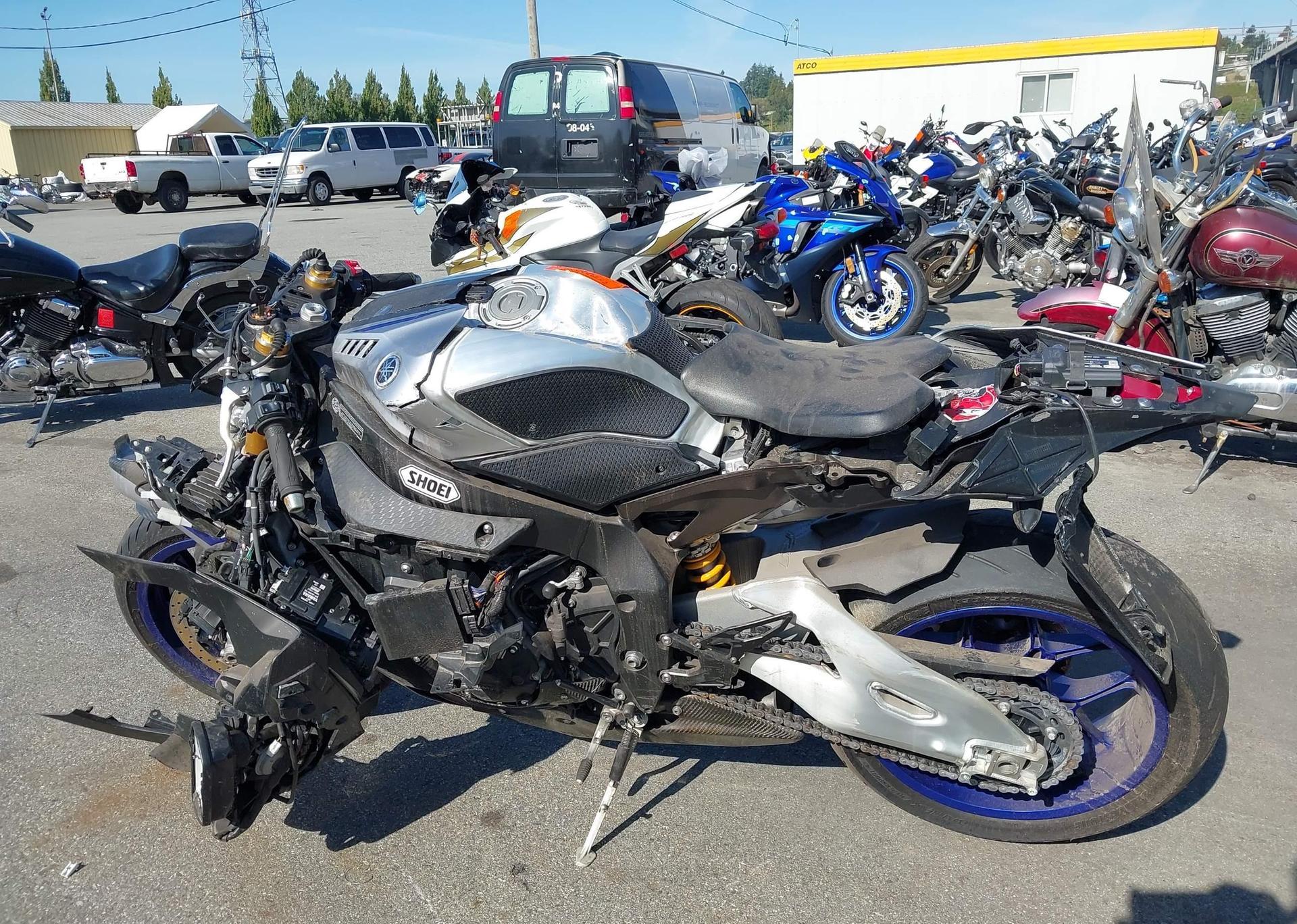 2015 YAMAHA YZFR1M