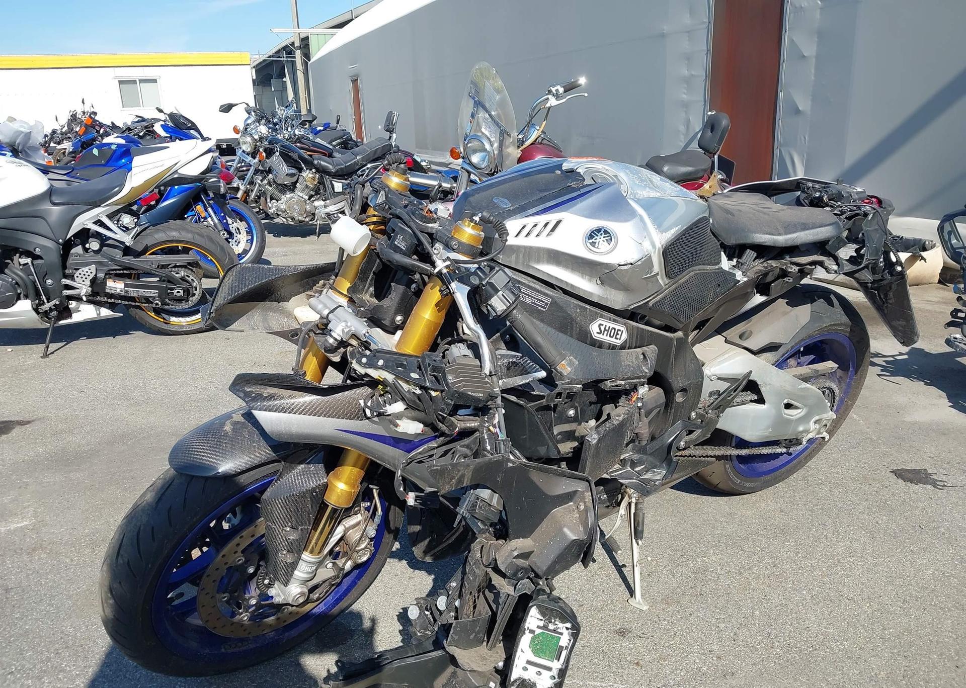 2015 YAMAHA YZFR1M