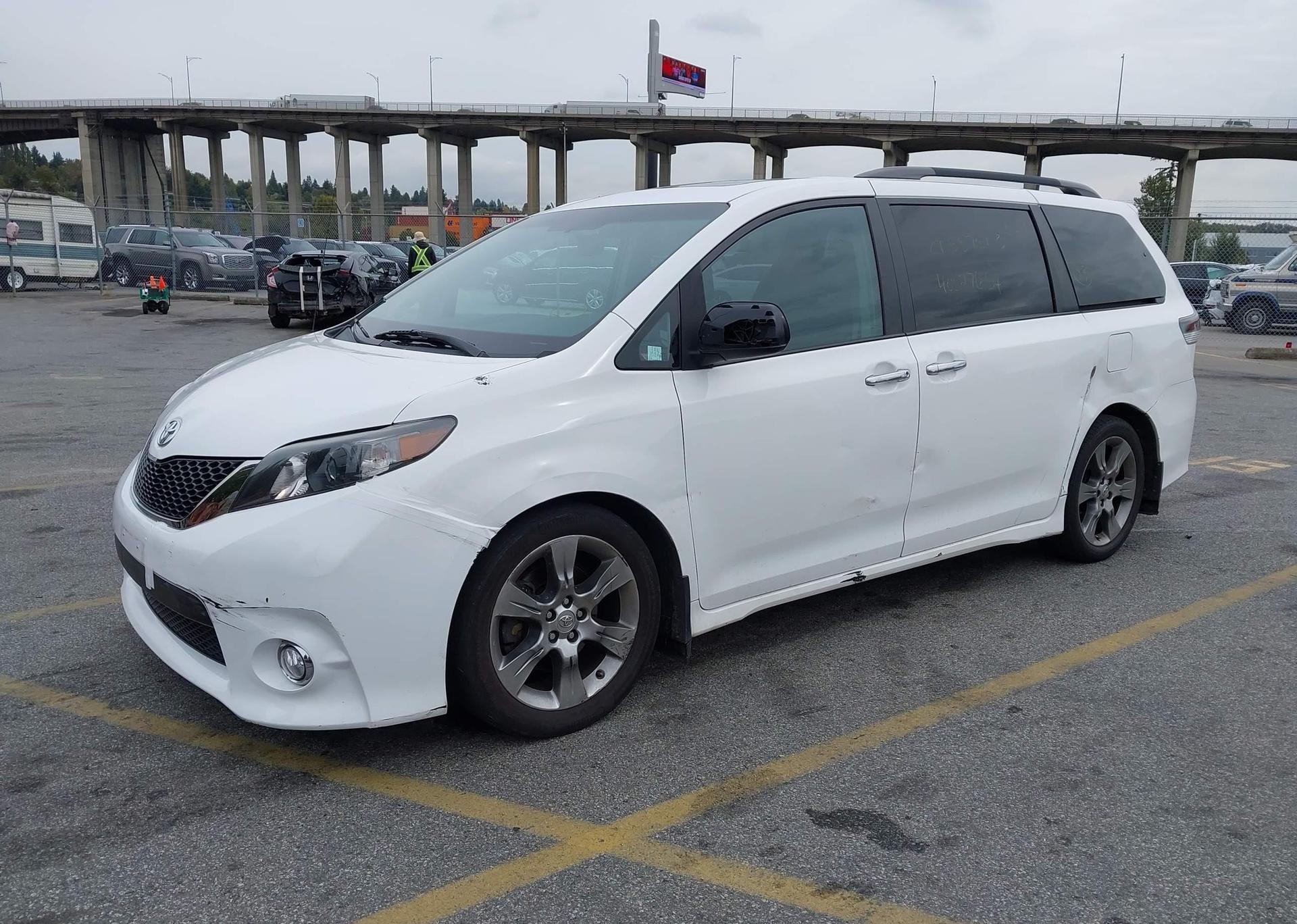 2013 TOYOTA SIENNA SPORT