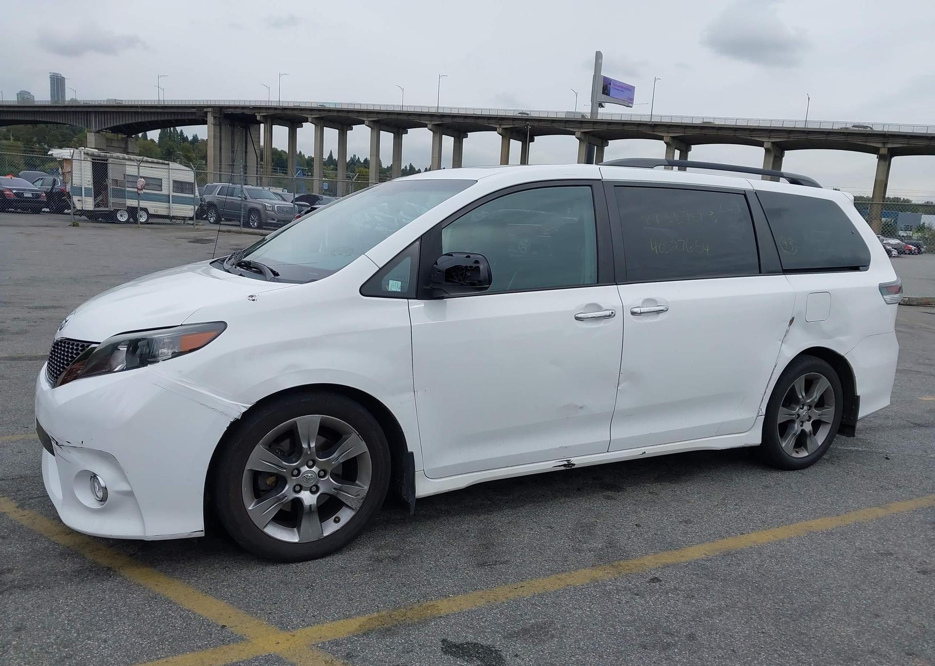 2013 TOYOTA SIENNA SPORT