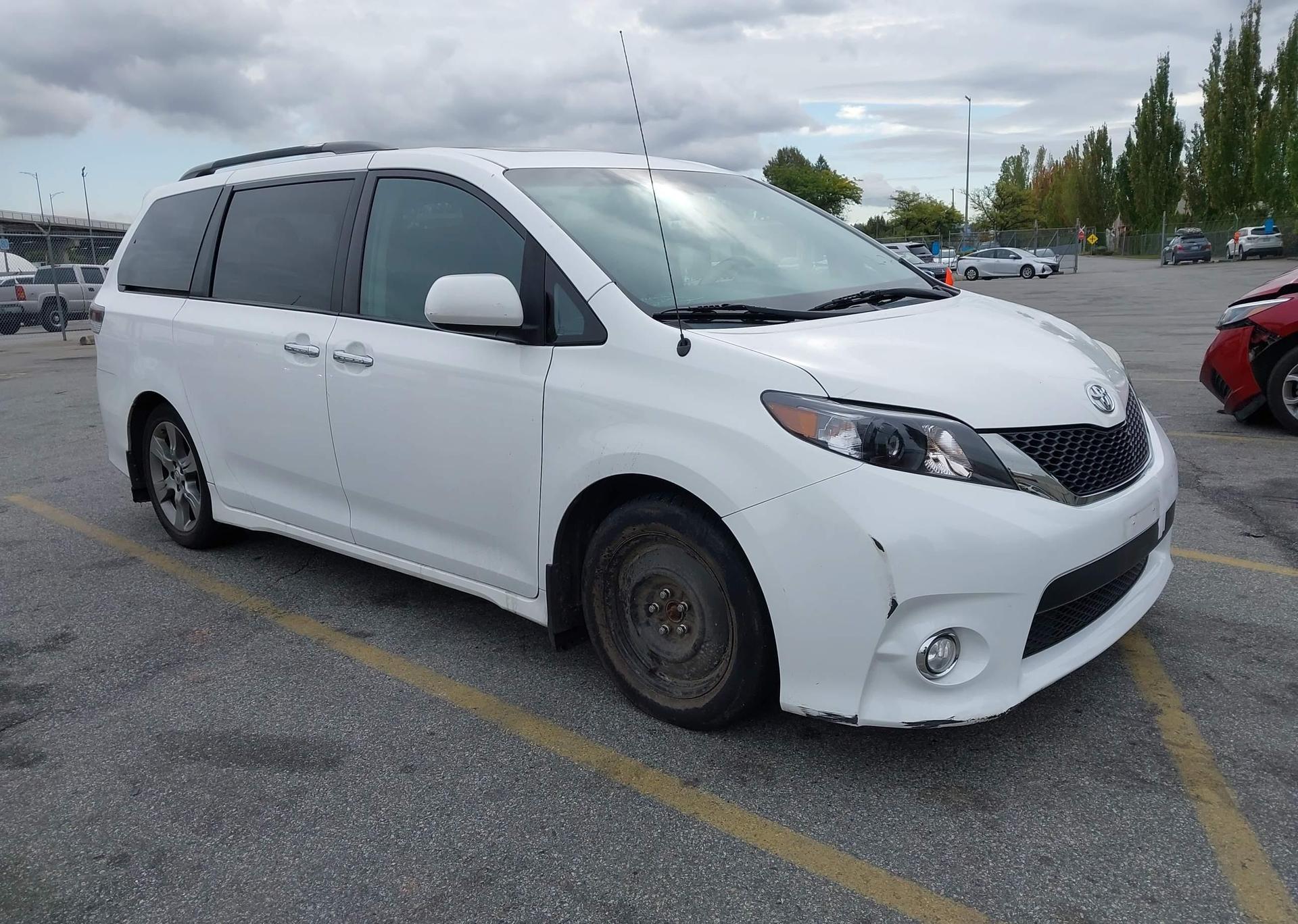 2013 TOYOTA SIENNA SPORT
