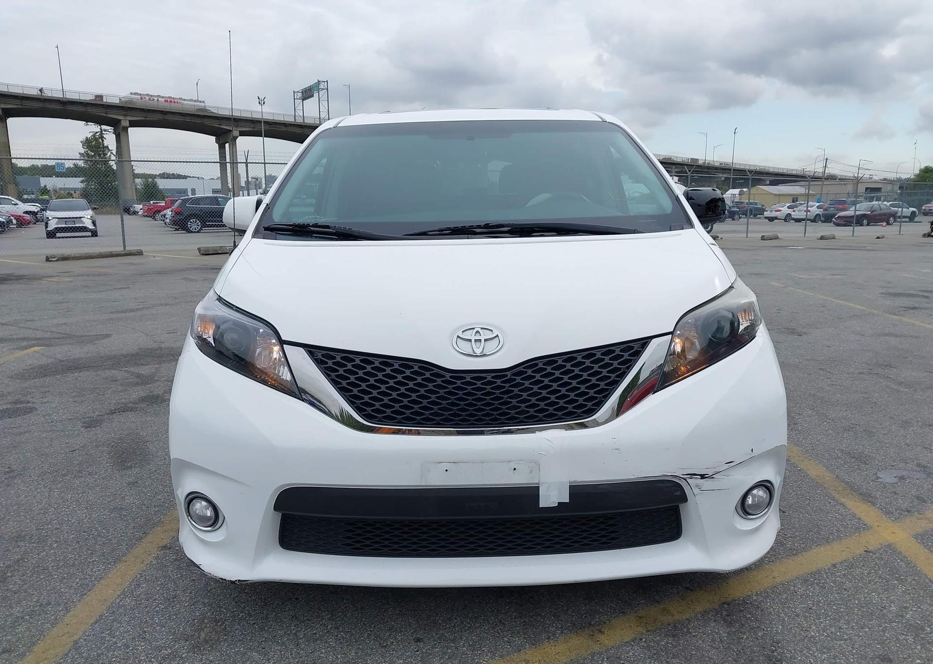 2013 TOYOTA SIENNA SPORT