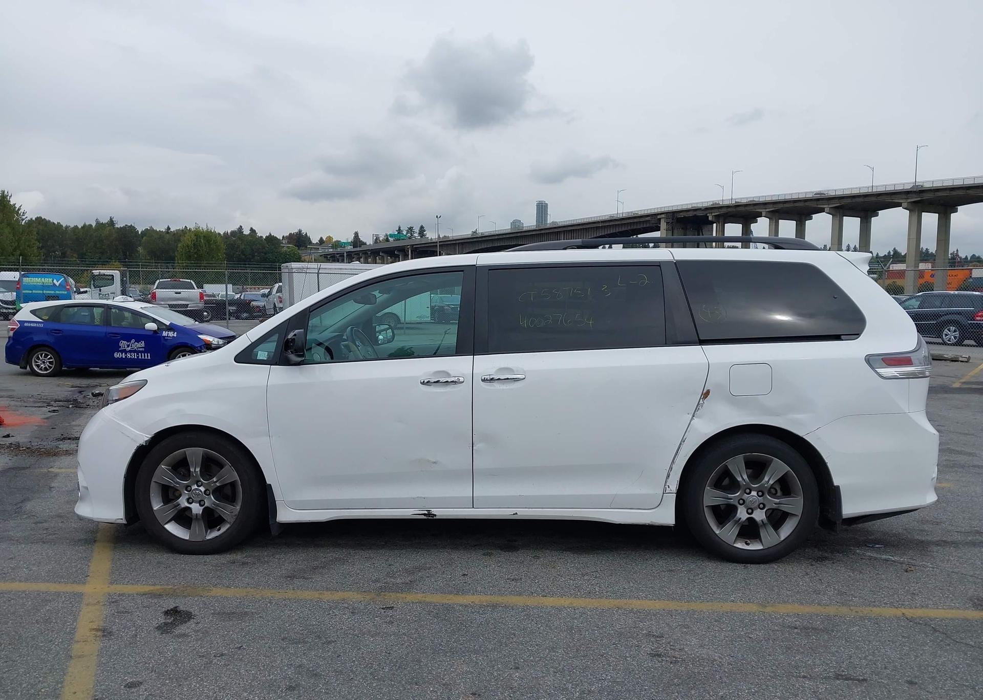2013 TOYOTA SIENNA SPORT