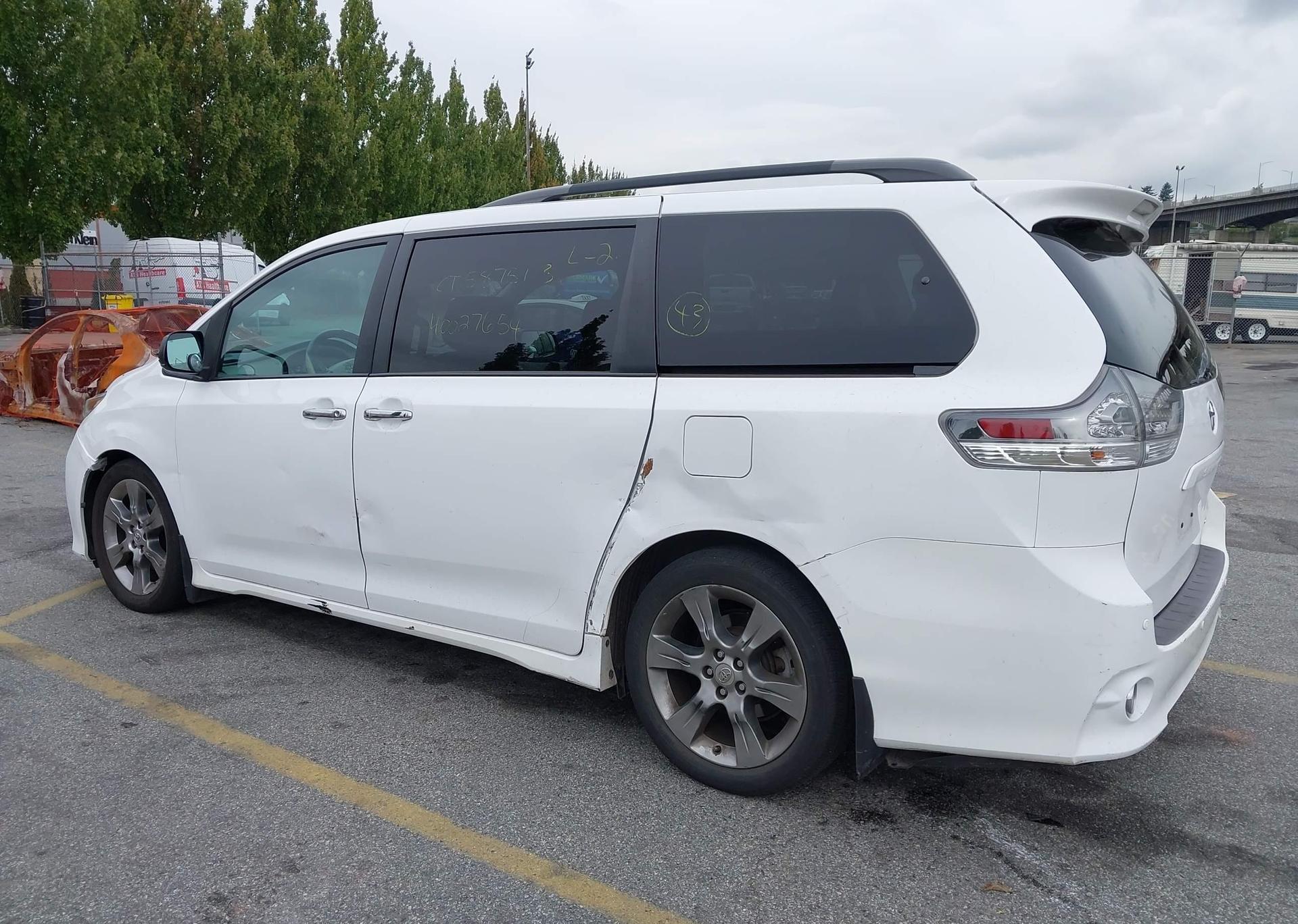 2013 TOYOTA SIENNA SPORT