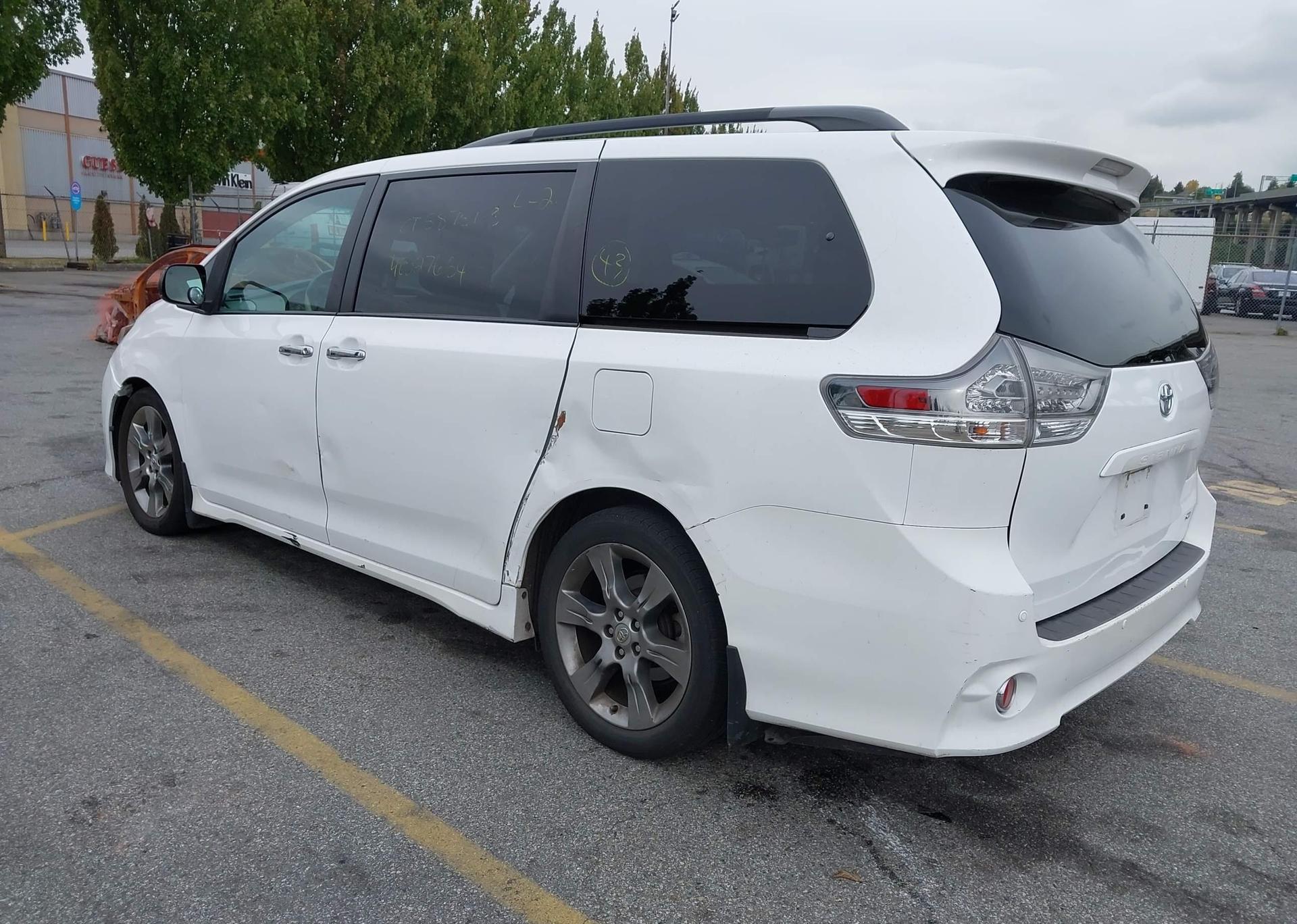 2013 TOYOTA SIENNA SPORT