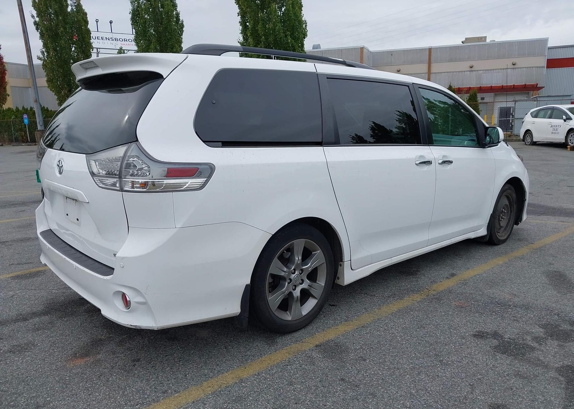 2013 TOYOTA SIENNA SPORT