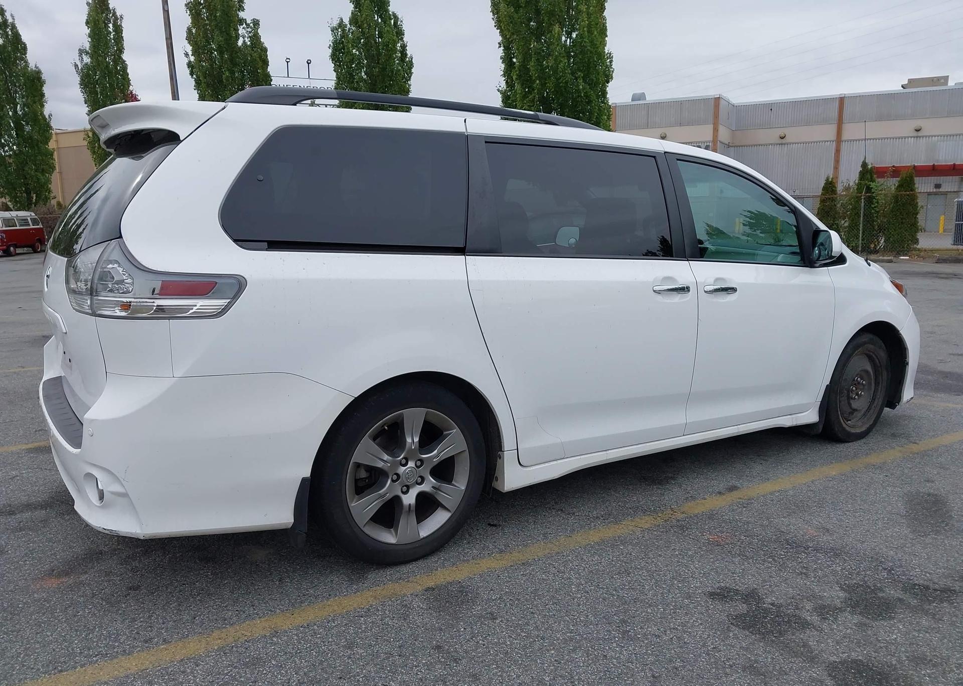 2013 TOYOTA SIENNA SPORT