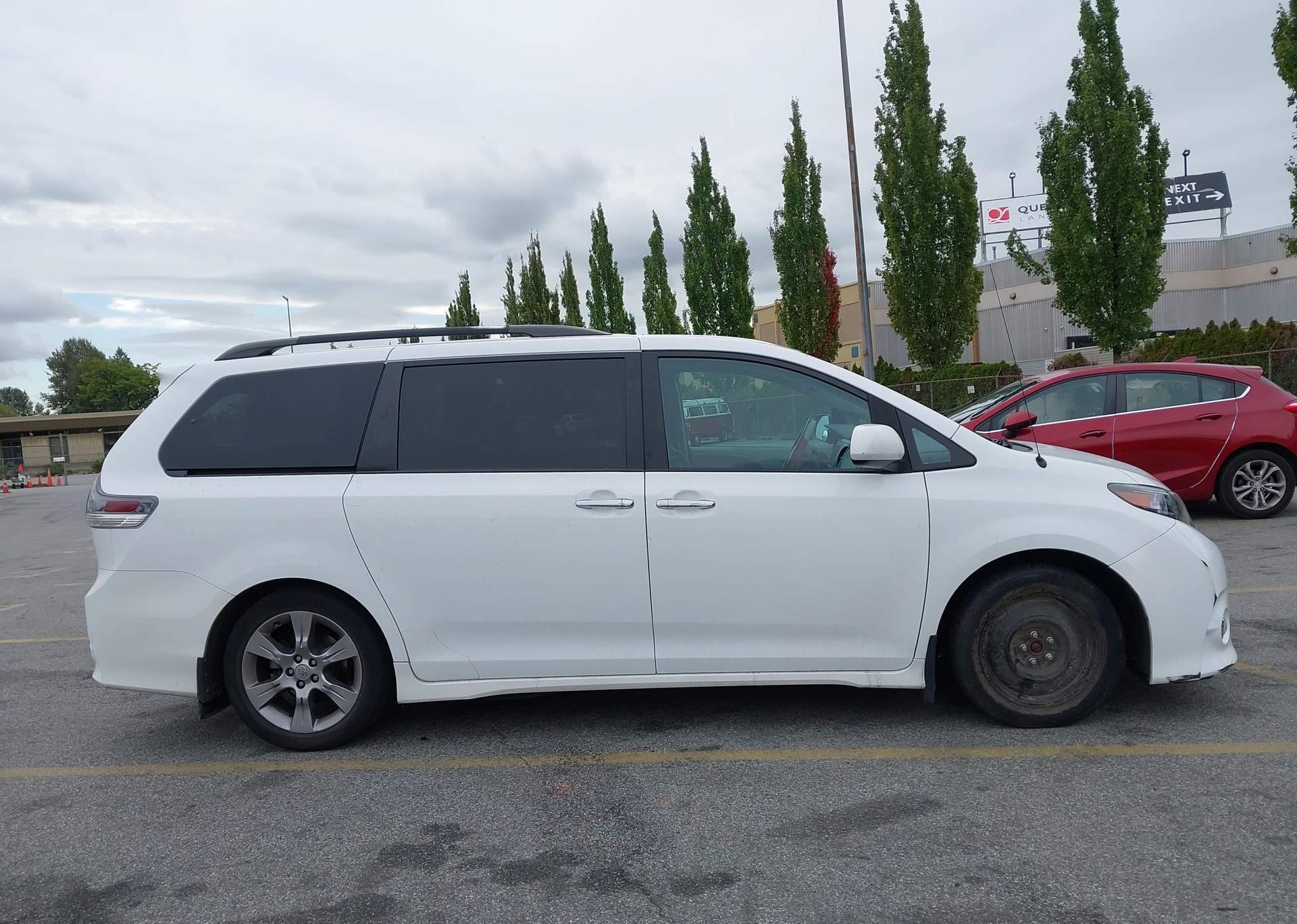 2013 TOYOTA SIENNA SPORT